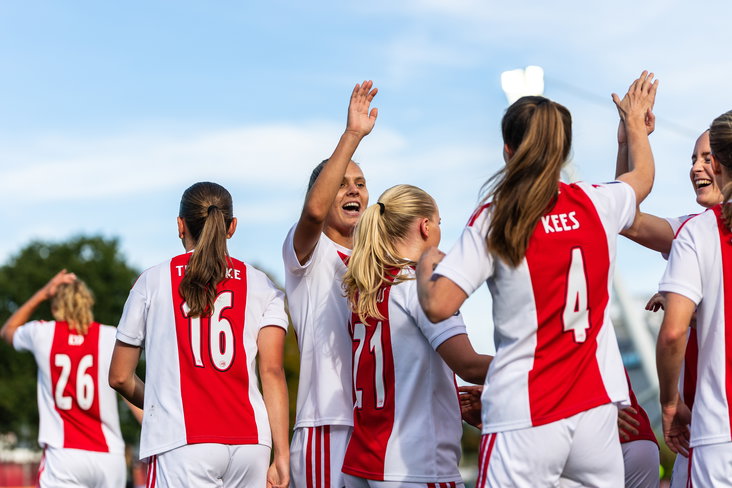Ajax juicht