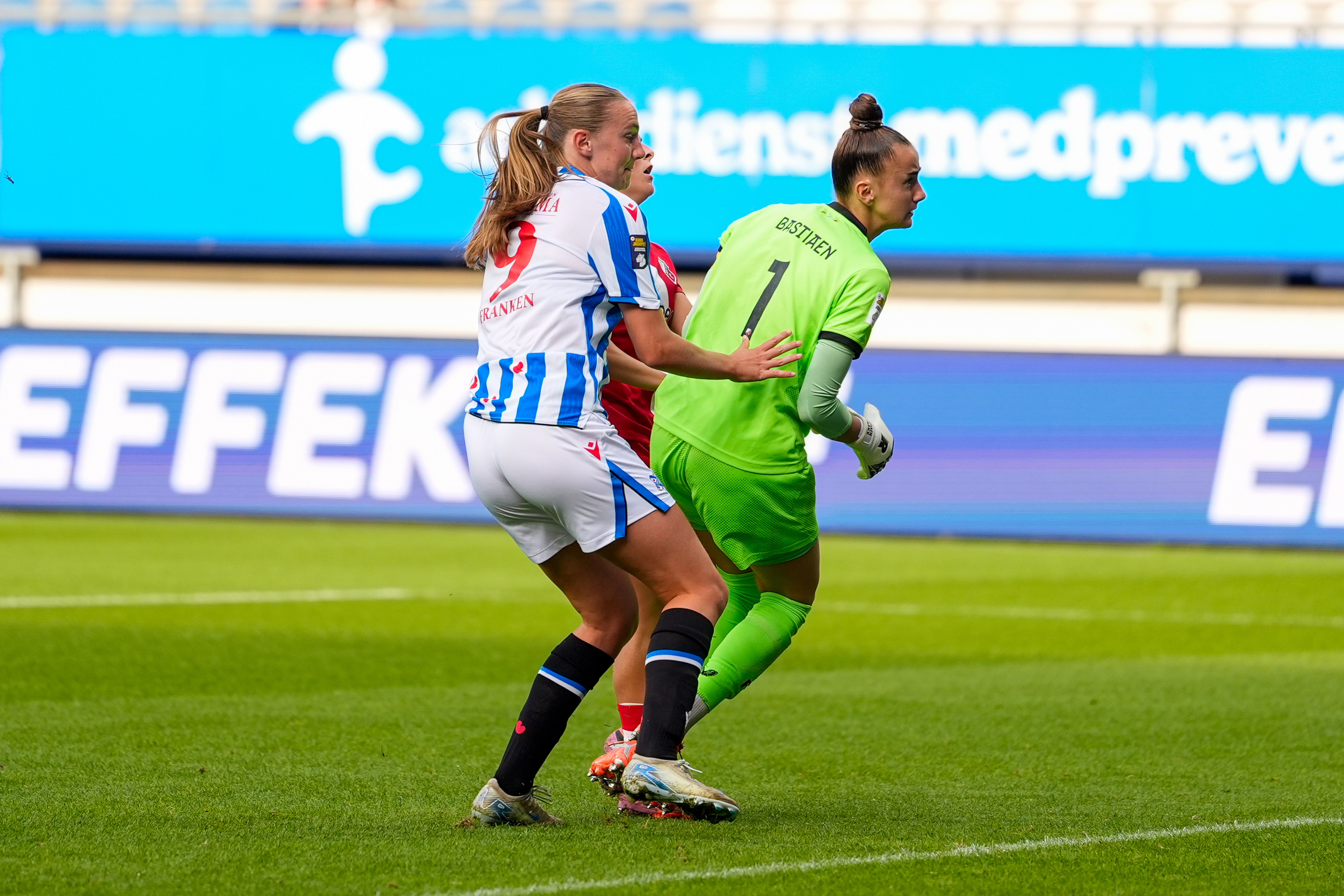 Brigitte Franken (SC Heerenveen) en Femke Bastiaen (FC Utrecht)