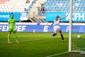 Femke Bastiaen (FC Utrecht) baalt na een goal van SC Heerenveen