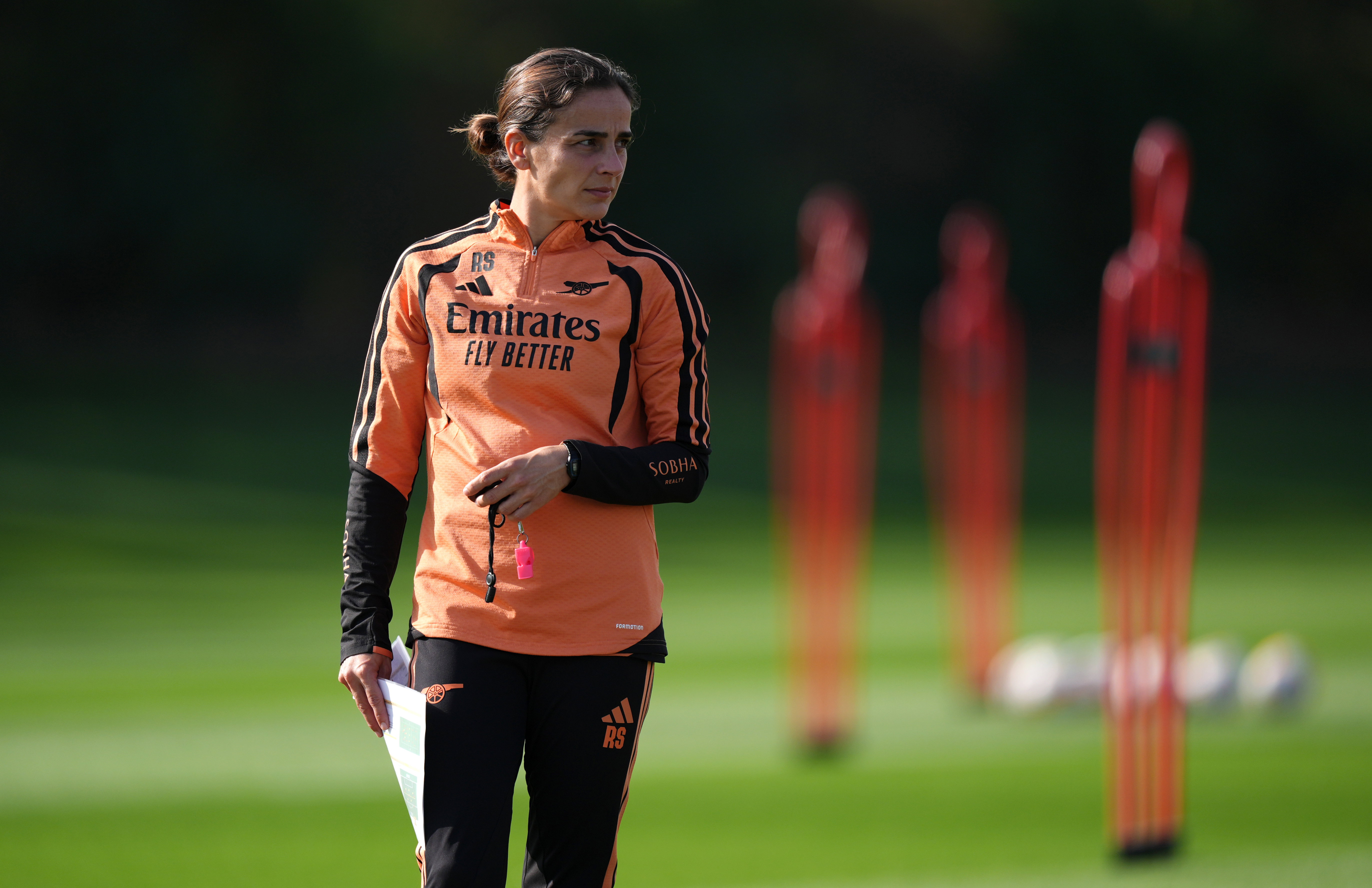 Renée Slegers op het trainingsveld bij Arsenal