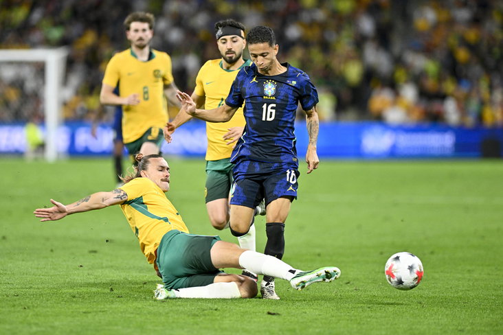 Mauro Júnior namens Brazilië tegen Australië
