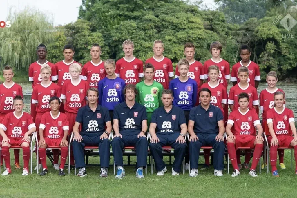 De C1 van FC Twente met Tijjani Reijnders en Jill Roord