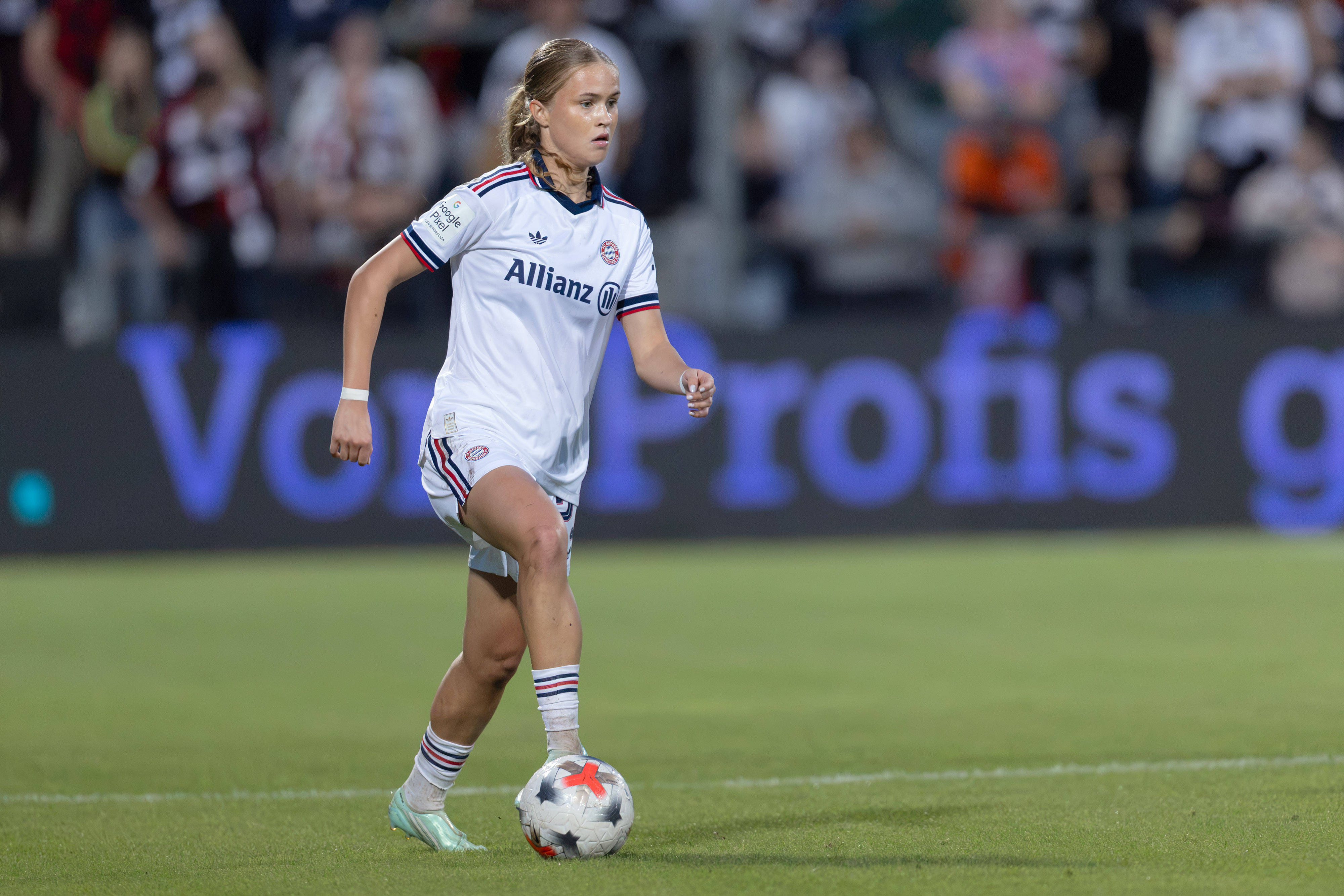 Sophie Proost aan de bal bij Bayern München