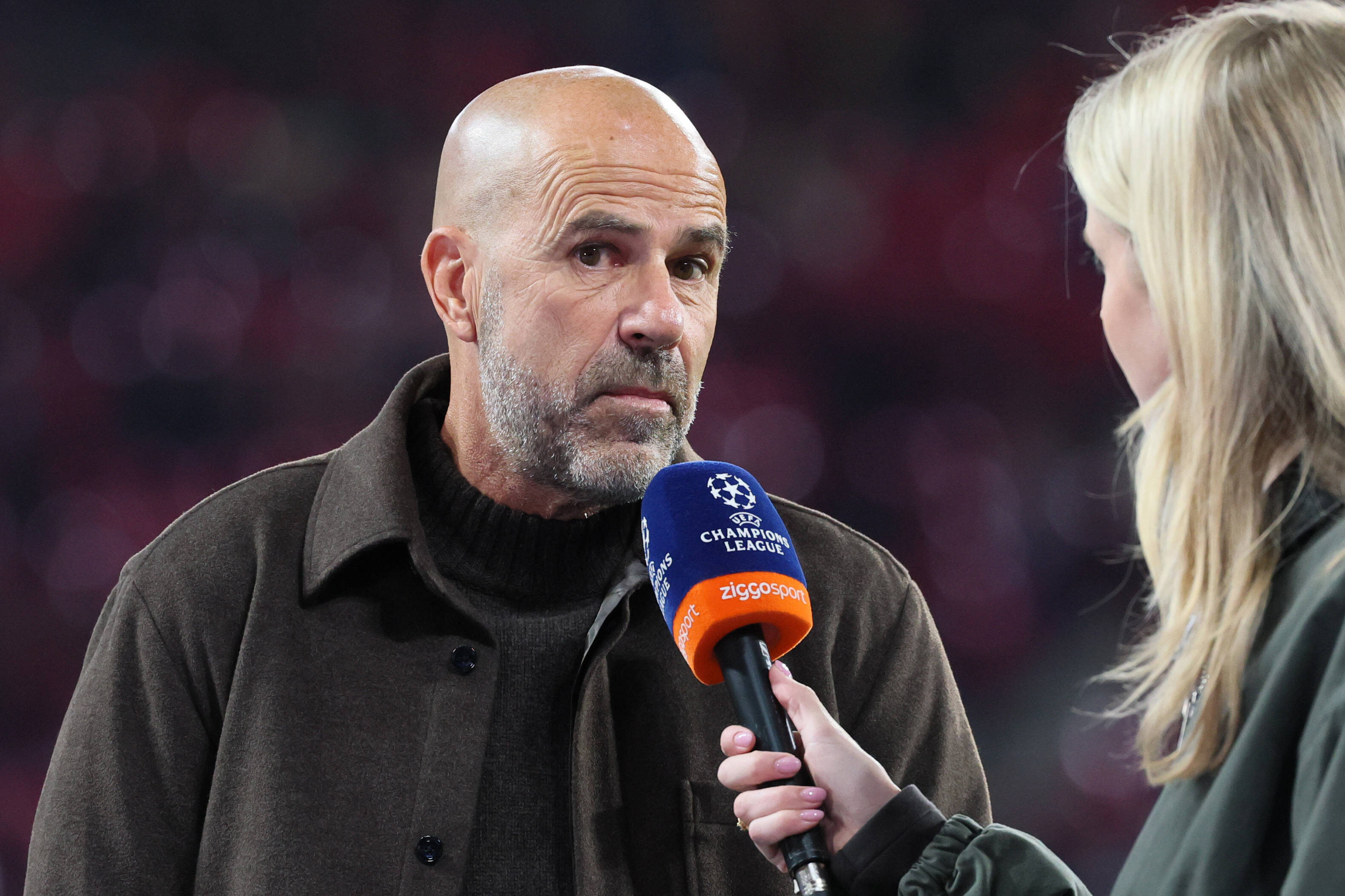 Peter Bosz in gesprek met Noa Vahle