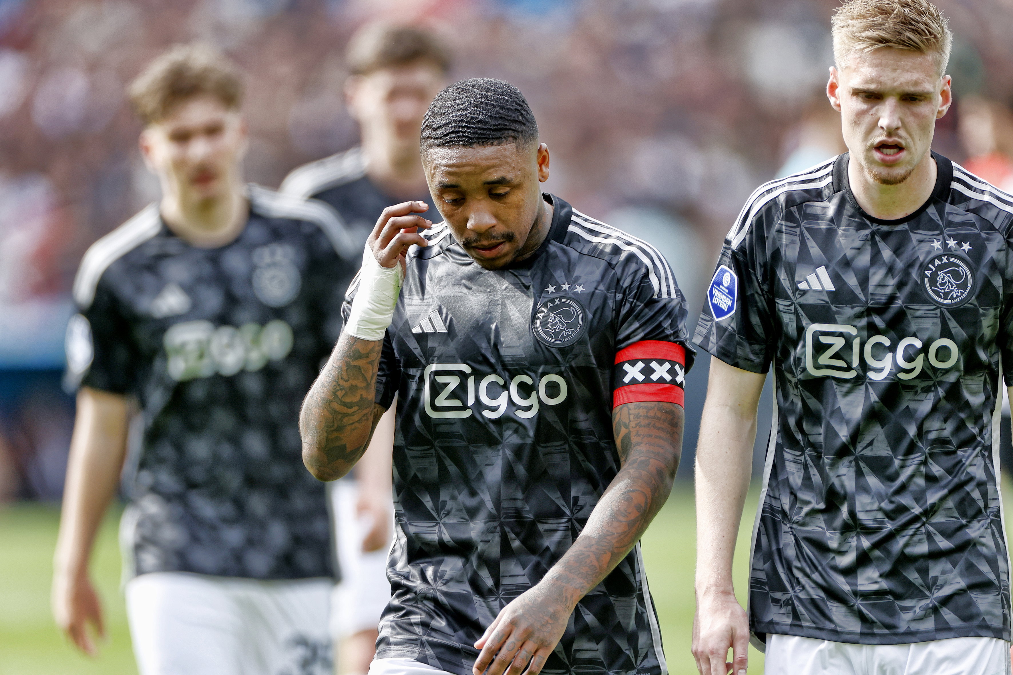 Ajacieden druipen af; Feyenoord was veel te sterk