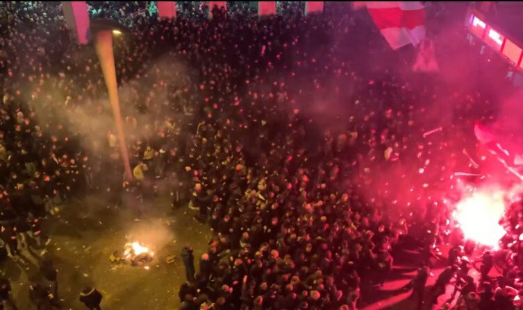 Ajax fans vieren het 24 jarig bestaan van Ultras Amsterdam