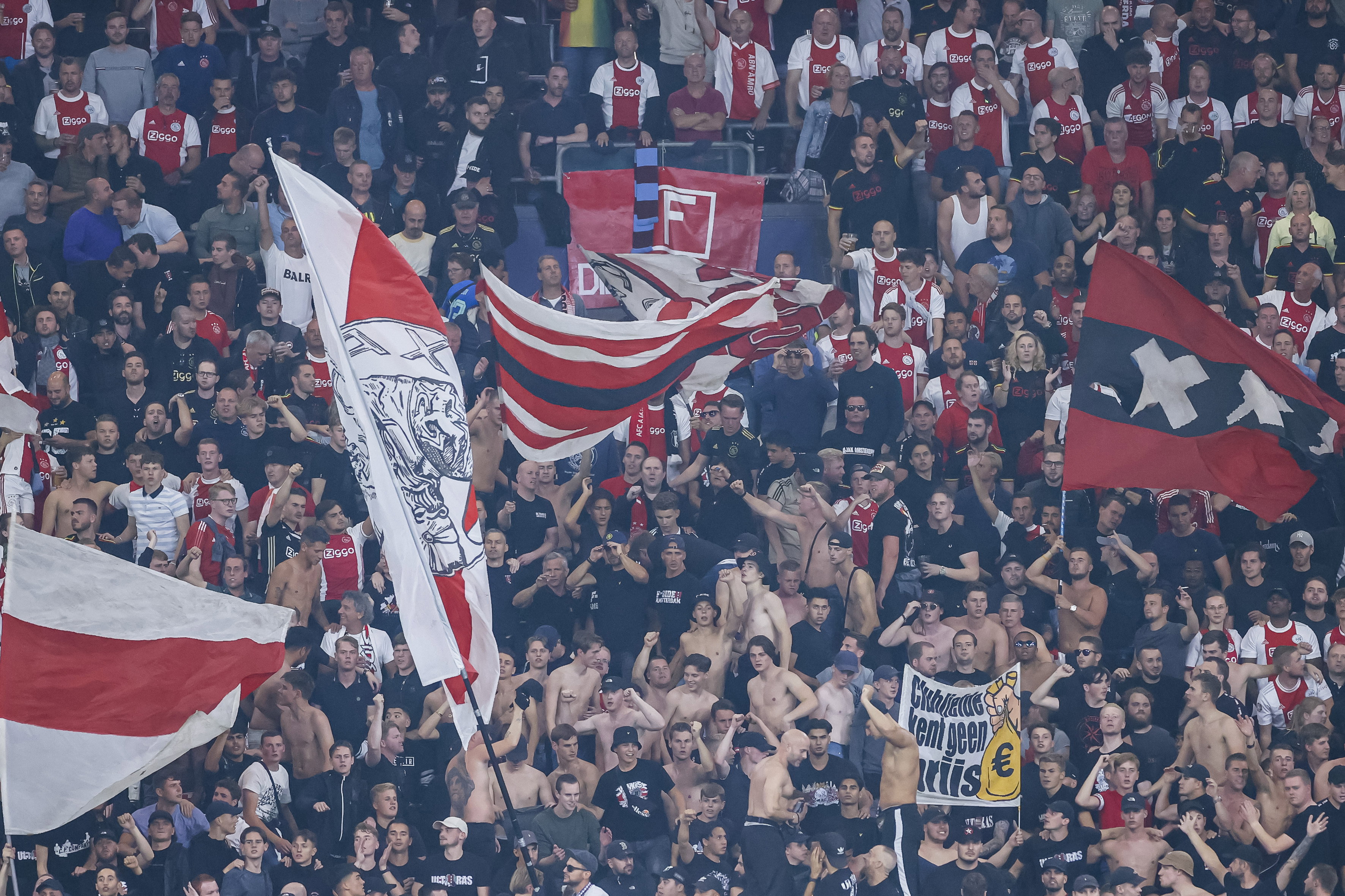 Ajax-supporters in de Johan Cruijff ArenA