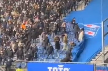 Ajax supporters nemen buffervak over