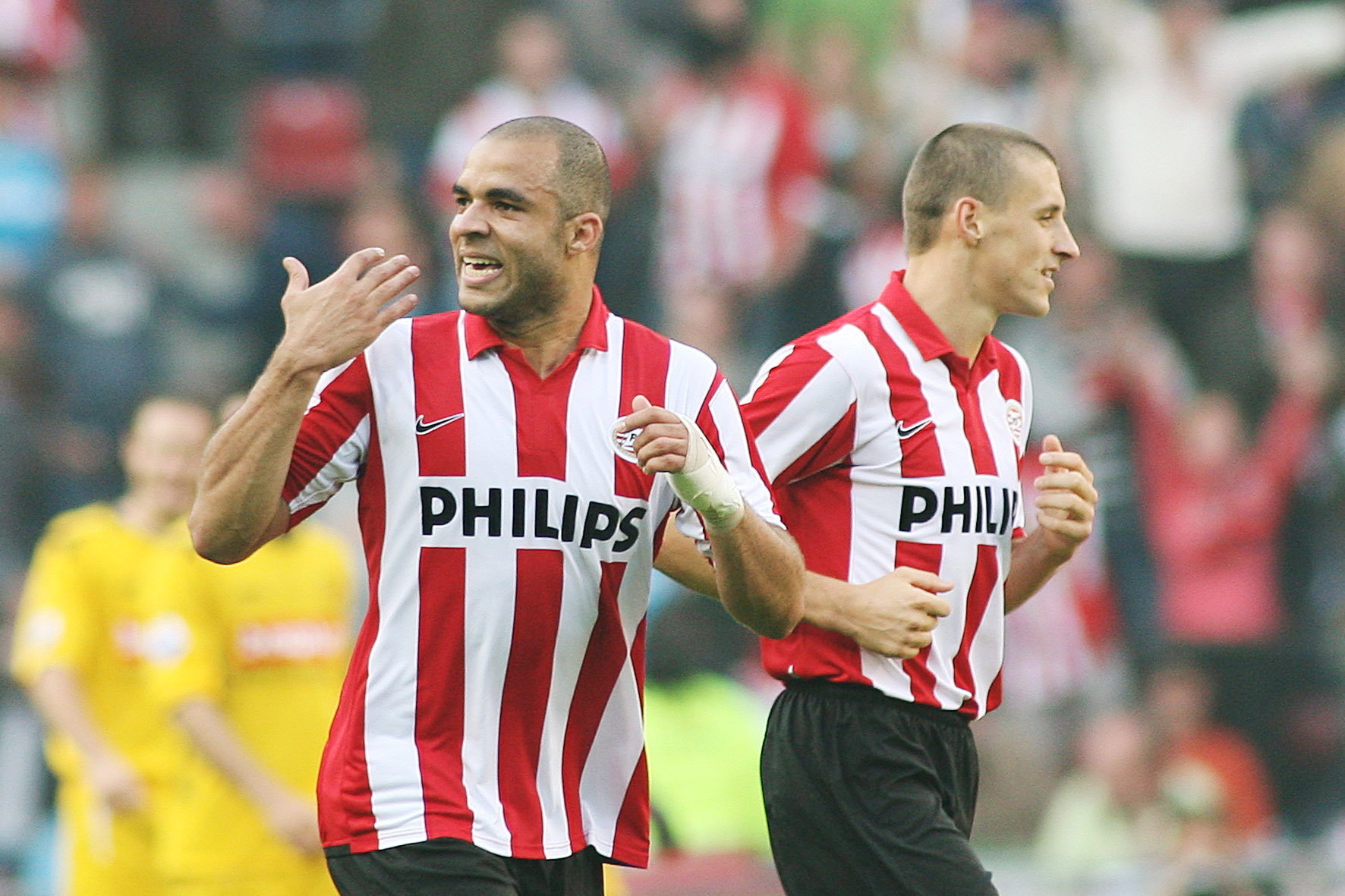 Alex Rodrigo Dias da Costa viert zijn treffer namens PSV tegen Roda JC