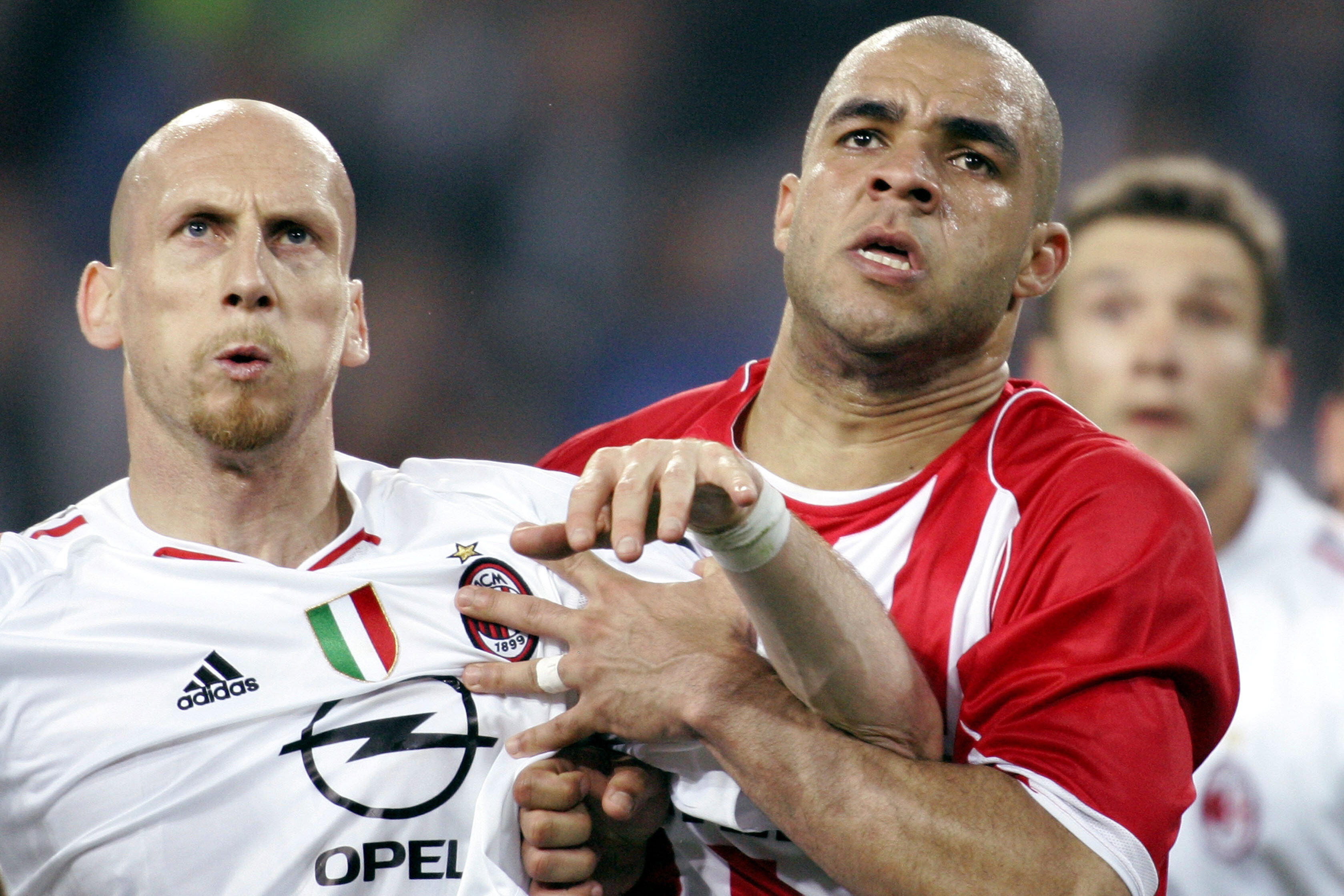 Alex duelleert met Jaap Stam