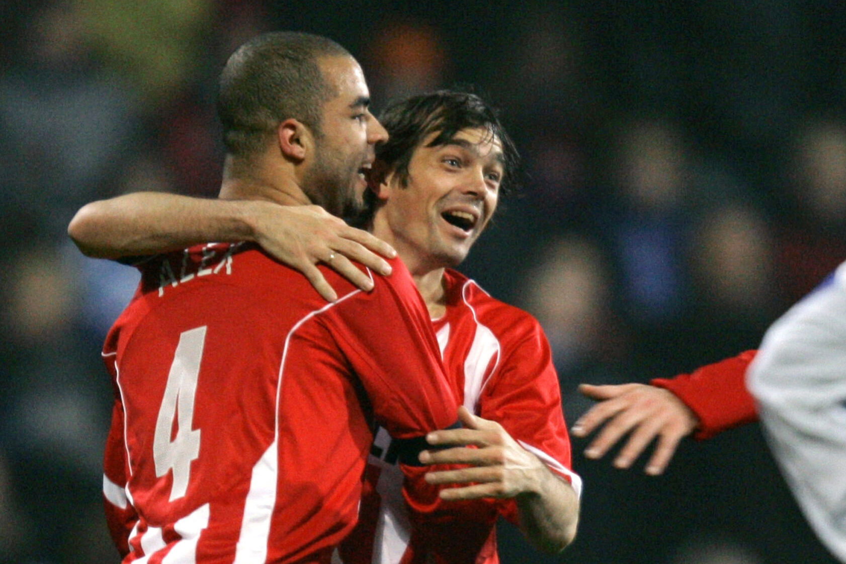 Alex en Phillip Cocu vieren een treffer