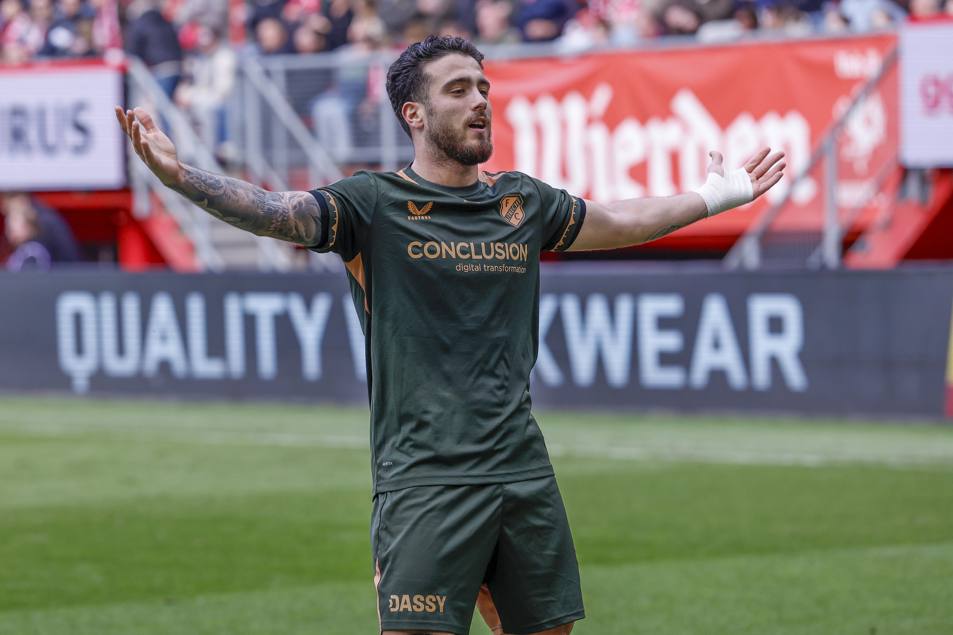 Angel Alarcon scoort tegen FC Twente