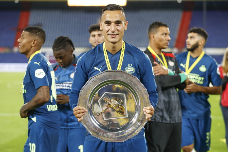 Anwar El Ghazi met de Johan Cruijff Schaal
