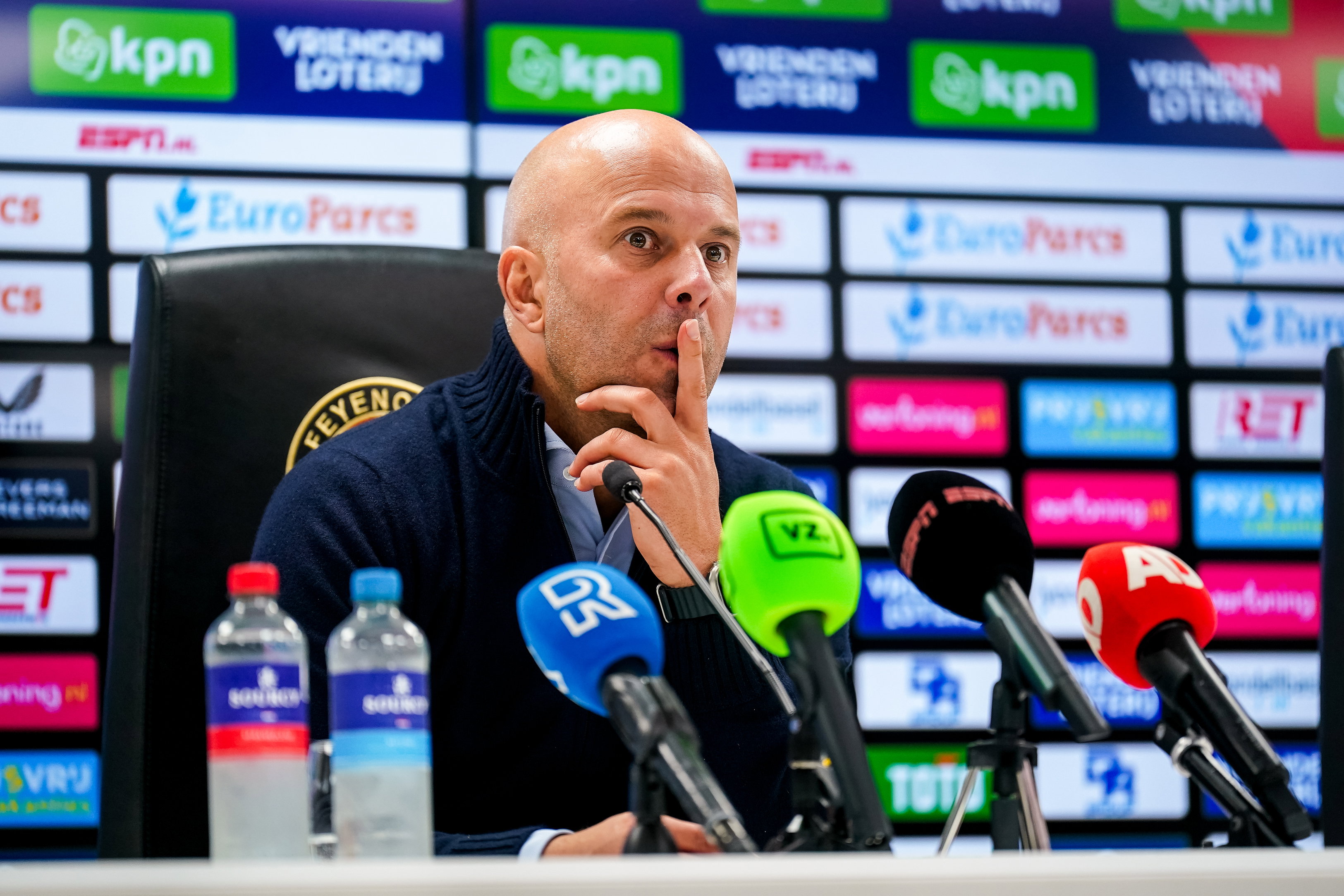Arne Slot op de persconferentie