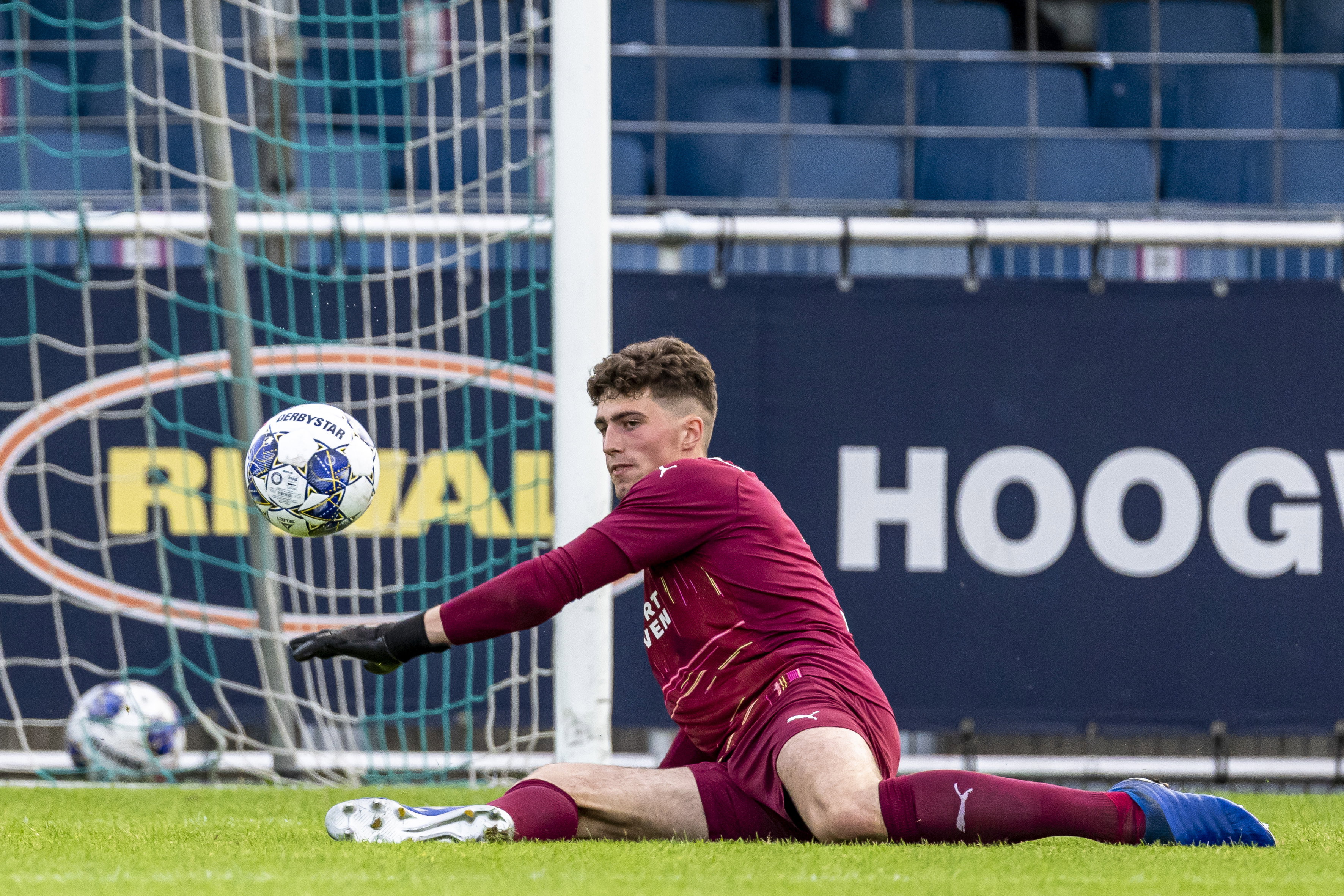 Aron van Lare namens Jong PSV