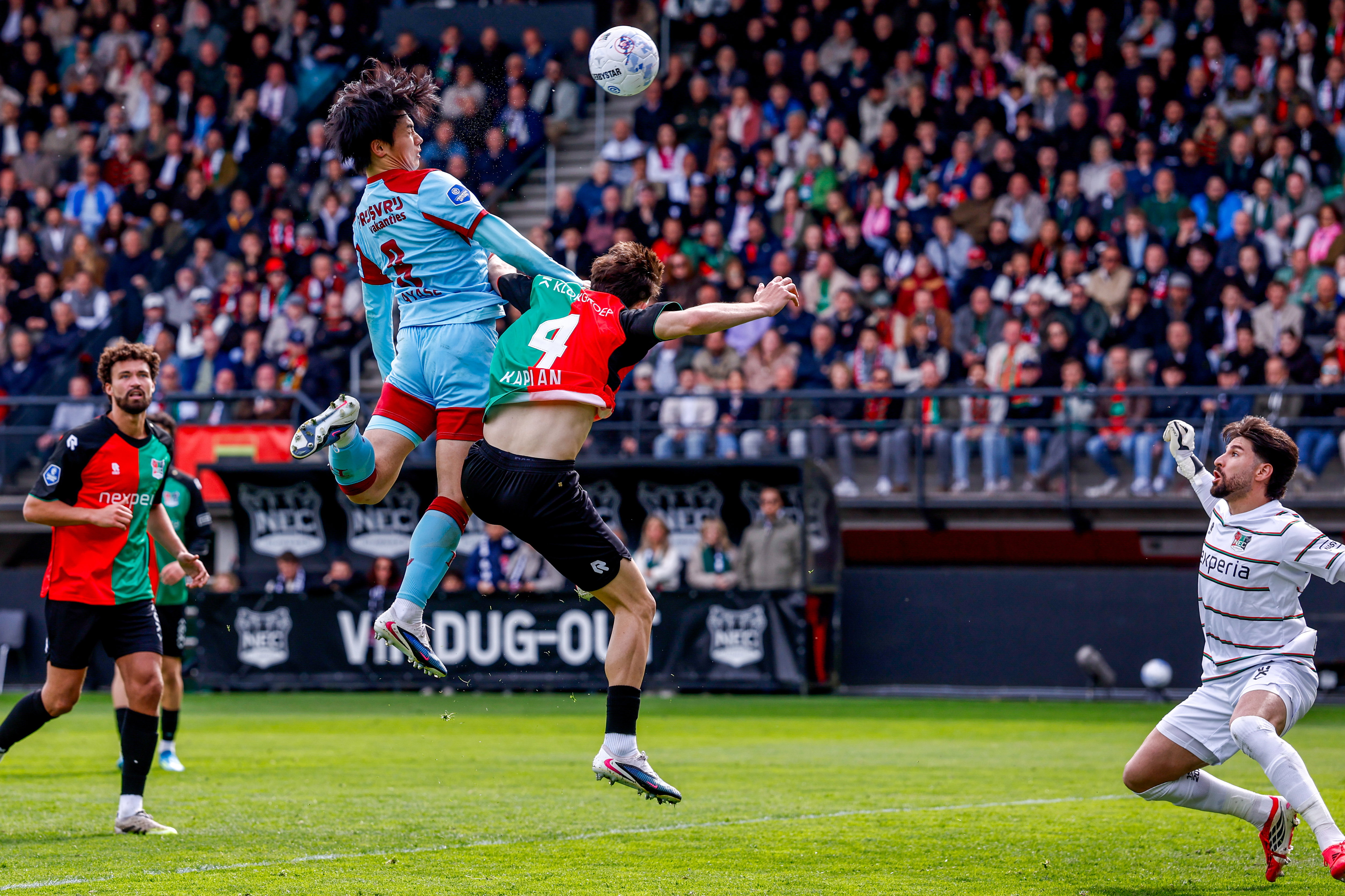 Ayase Ueda en Ahmetcan Kaplan duelleren