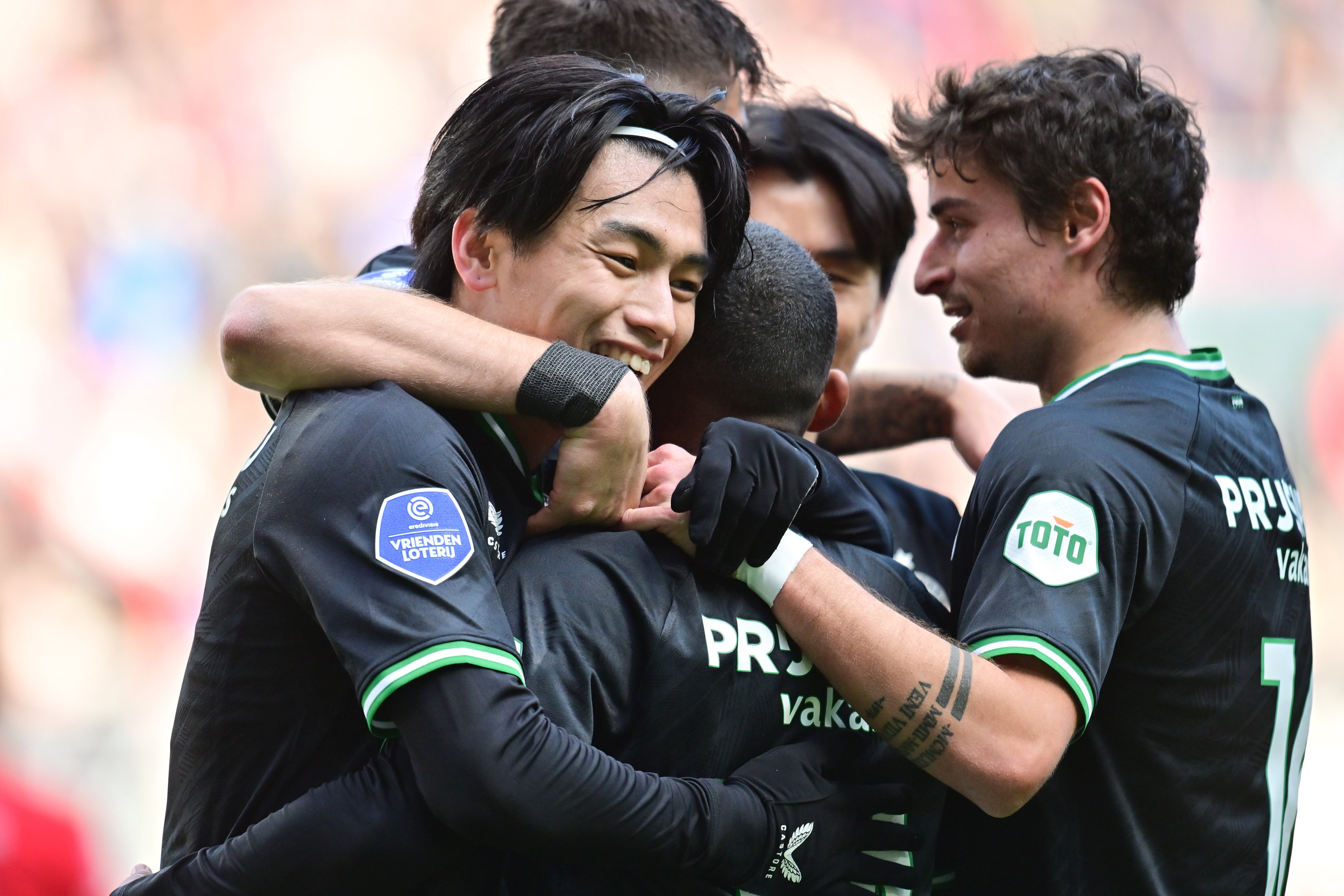 Ayase Ueda viert zijn goal