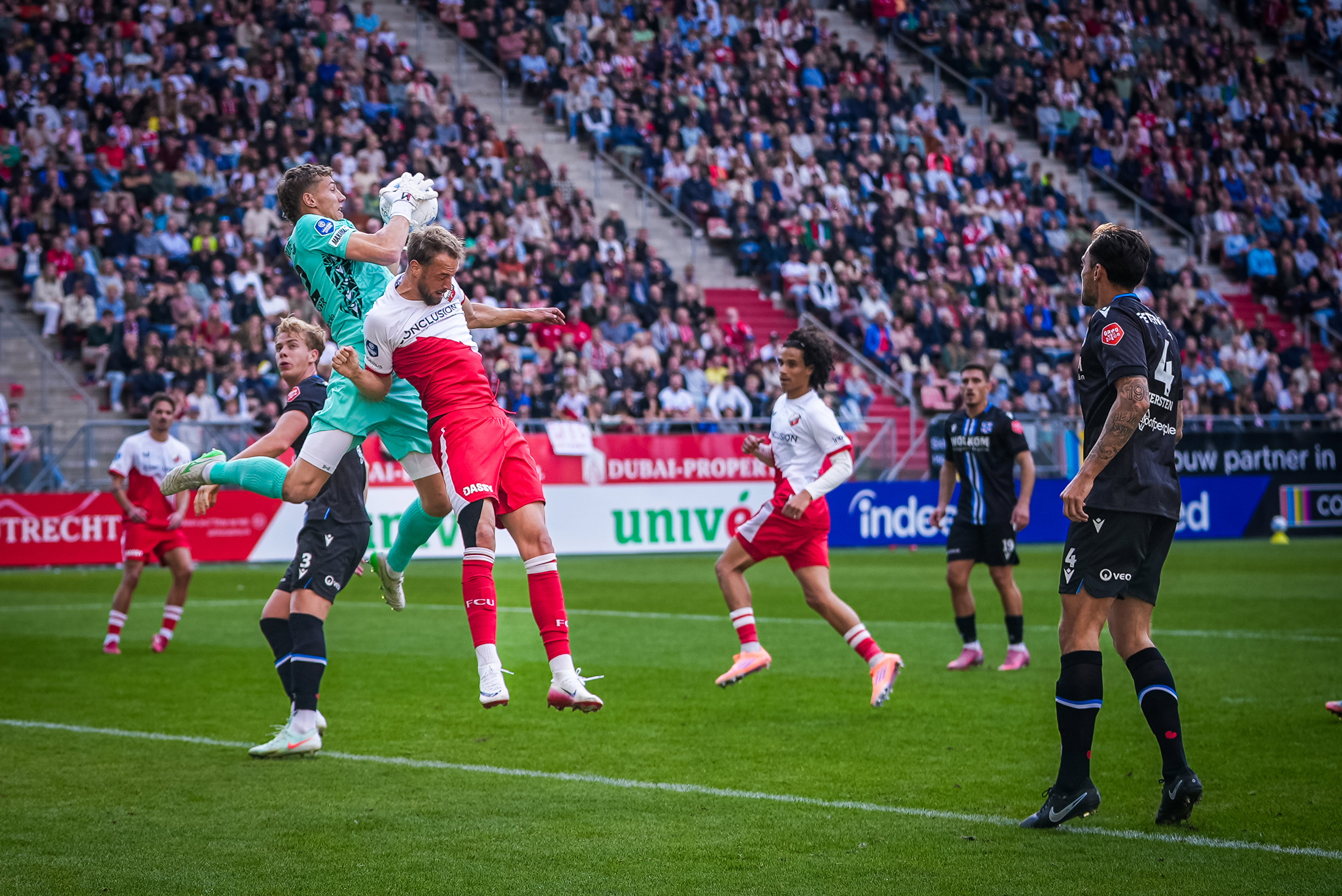 Bernt Klaverboer probeert een bal te vangen