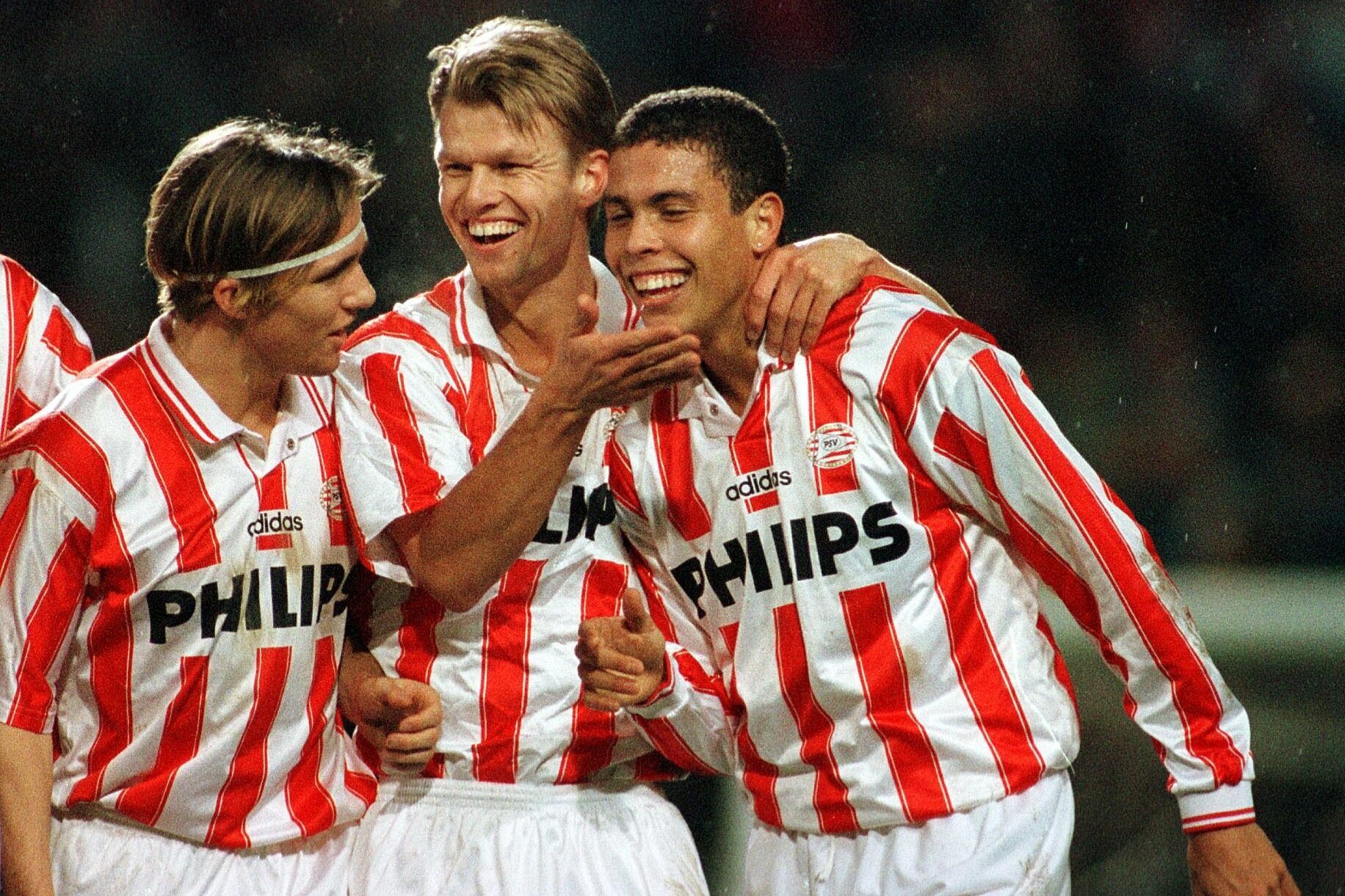 Boudewijn Zenden Arthur Numan en Ronaldo vieren een goal van PSV
