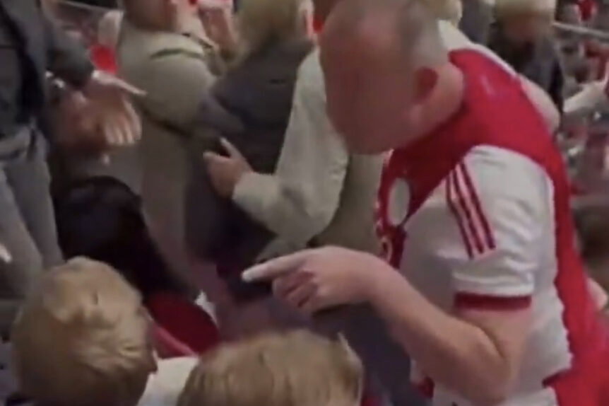 Boze Ajax-supporter spreekt juichende FC Utrecht-fan toe
