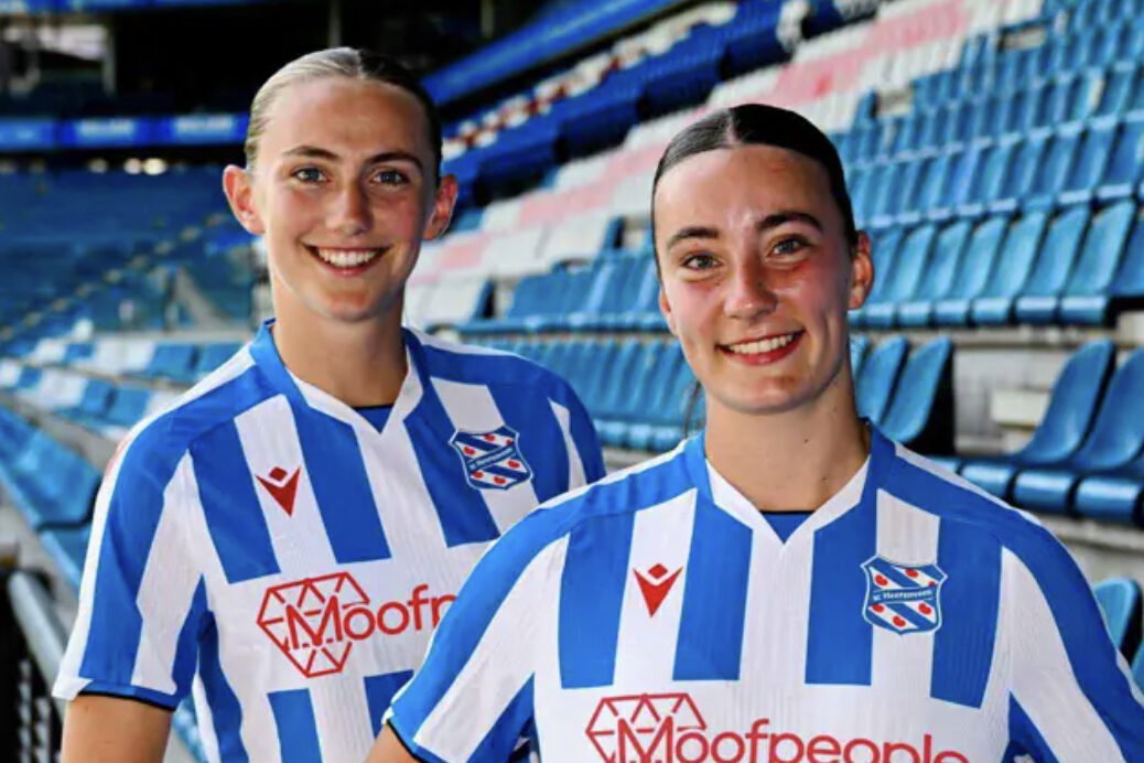Brigitte Franken en Floorke de Boer in het nieuwe thuisshirt van SC Heerenveen
