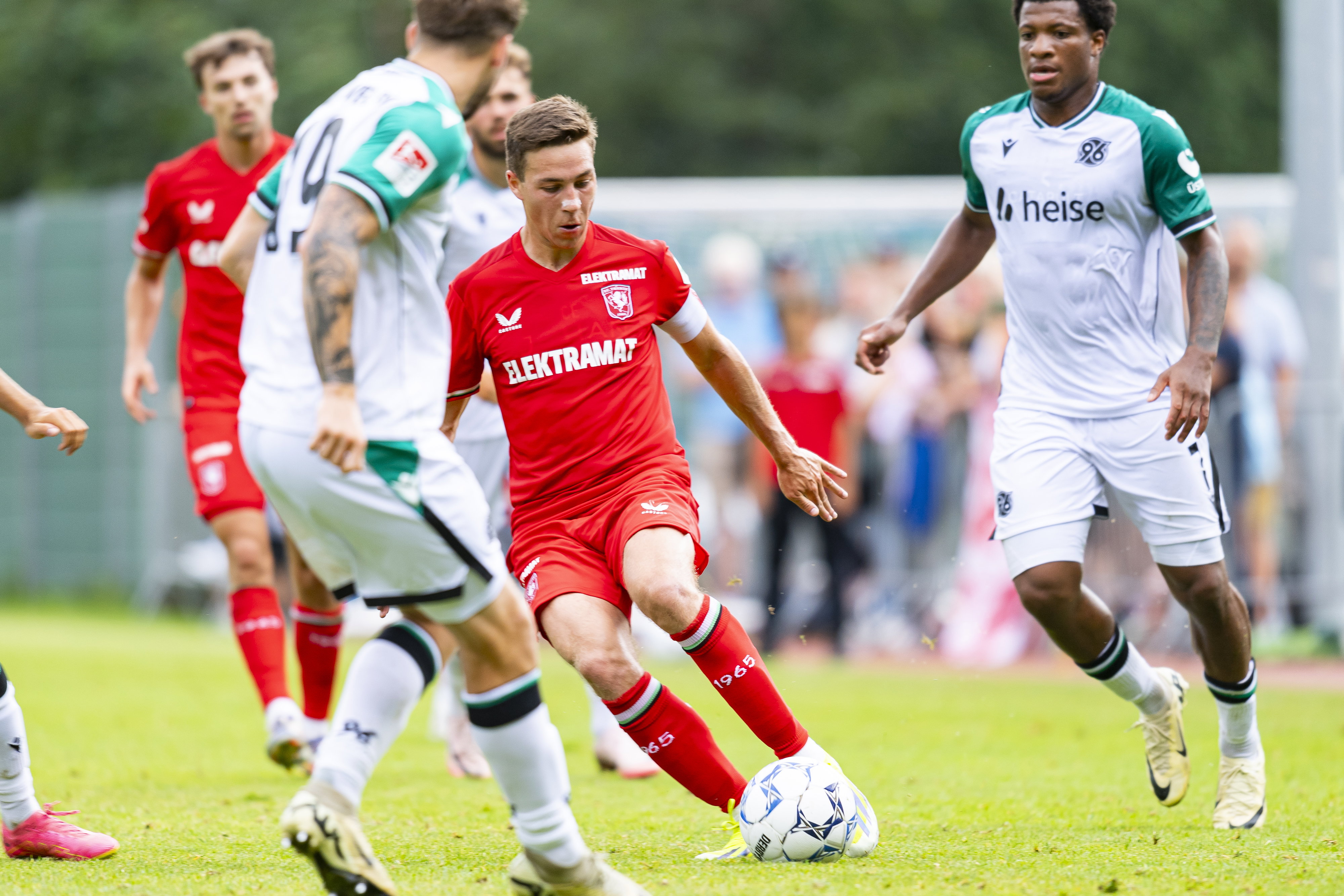 Carel Eiting in het duel tegen Hannover 96