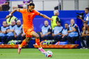 Cody Gakpo aan de bal tegen Japan