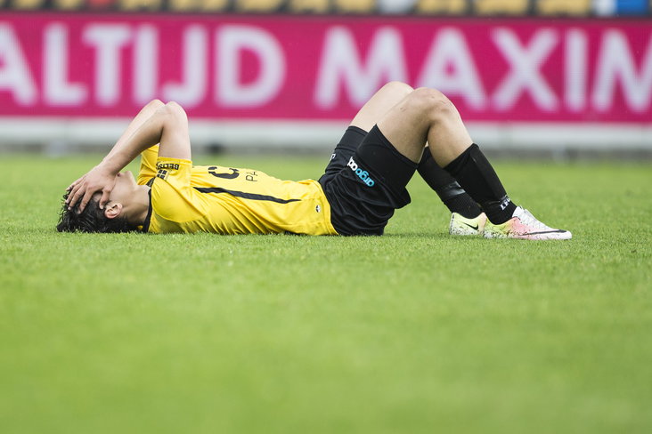 Enes Ünal in het shirt van NAC Breda