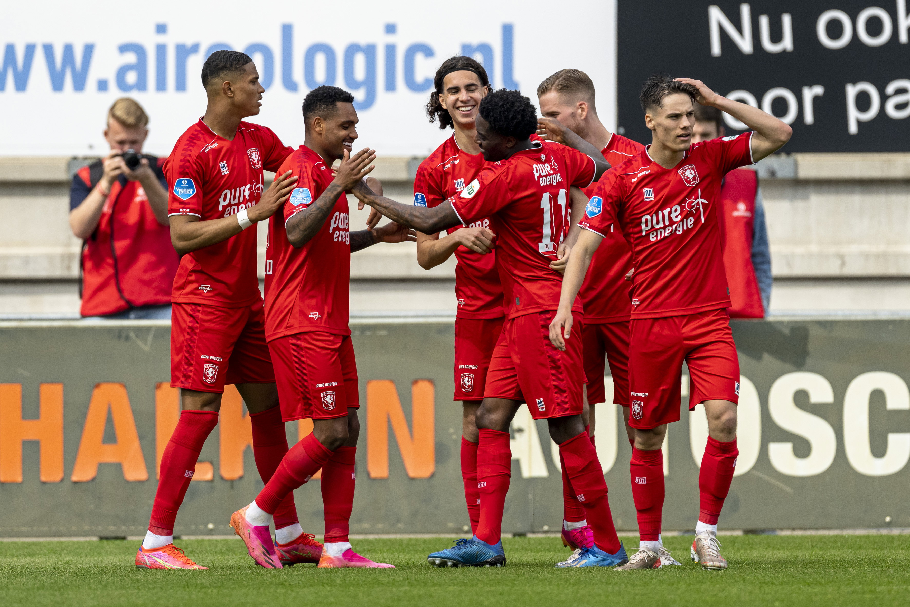 Danilo is het middelpunt na een treffer van FC Twente