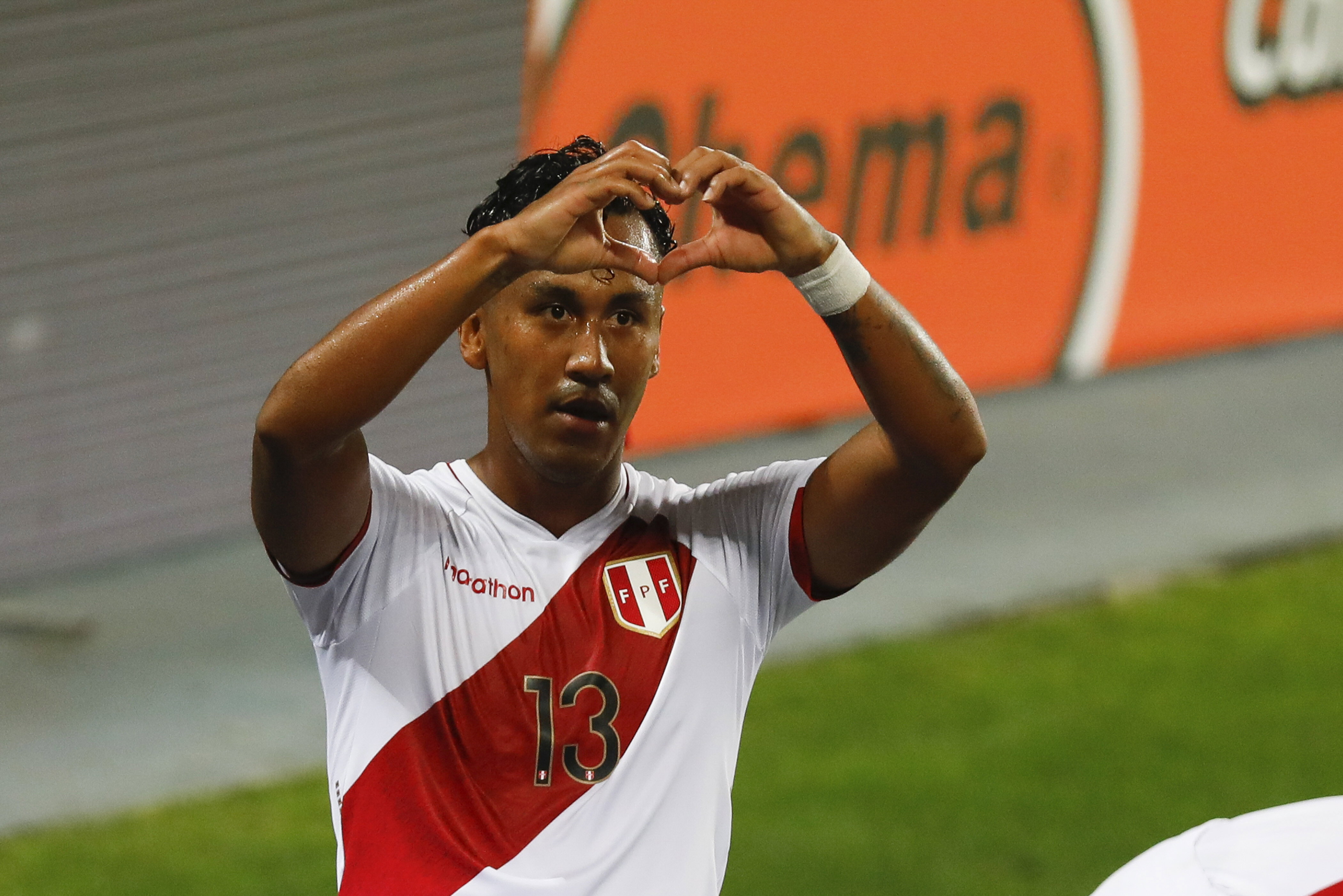 Renato Tapia in het shirt van Peru