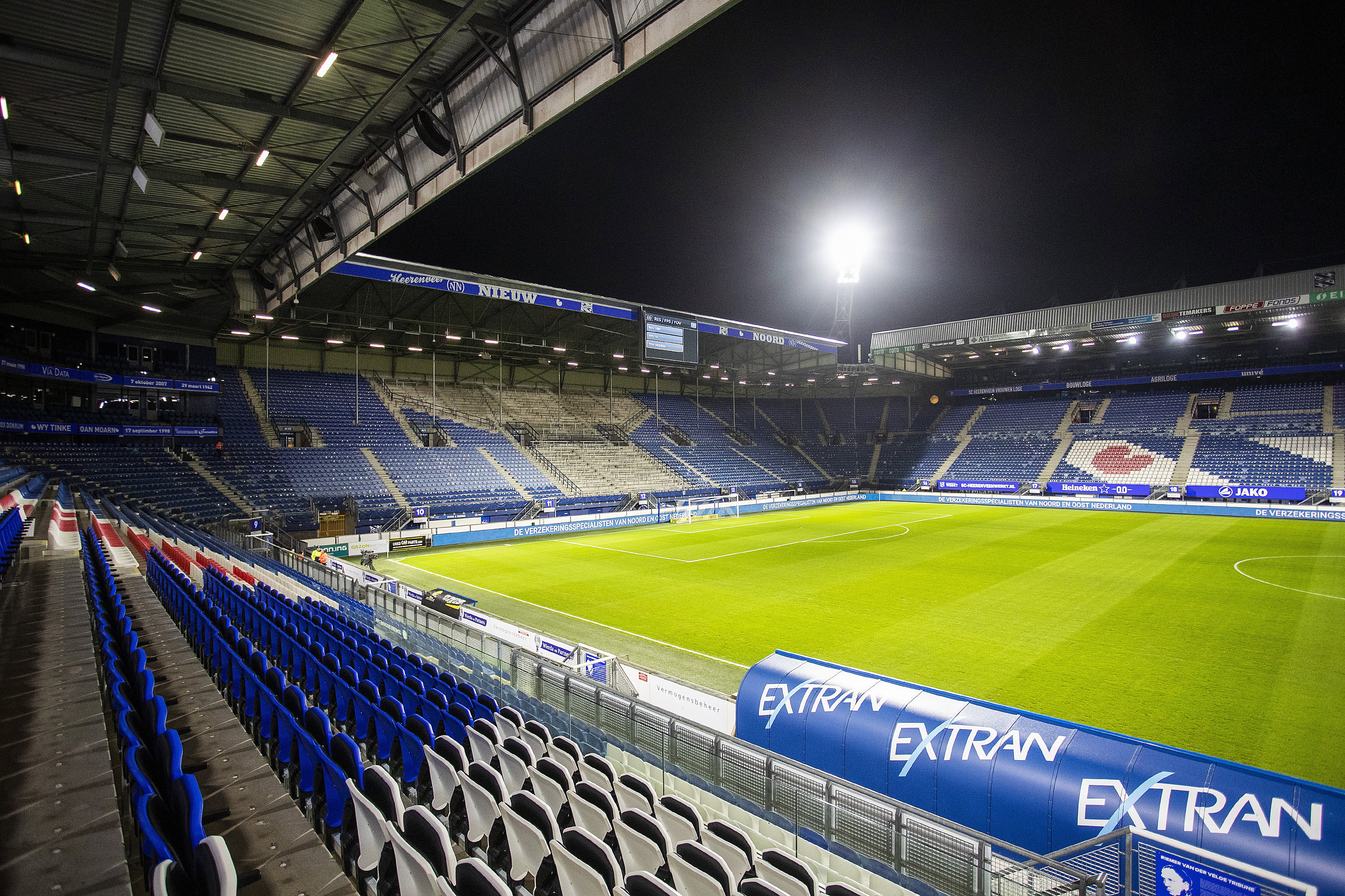 De noord-tribune van het Abe Lenstra Stadion