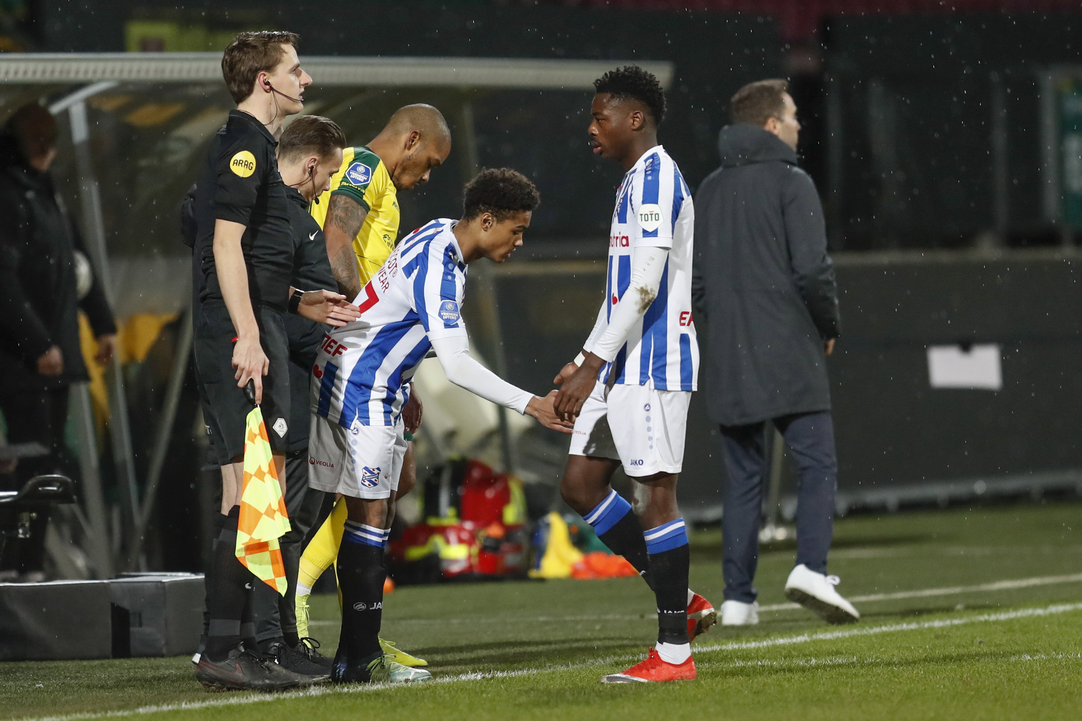 Trustin van 't Loo maakt zijn debuut in het eerste van SC Heerenveen