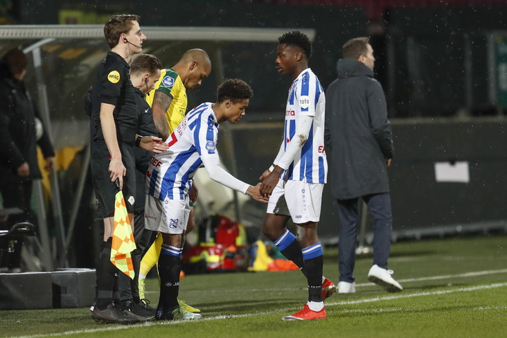 Trustin van 't Loo maakt zijn debuut in het eerste van SC Heerenveen