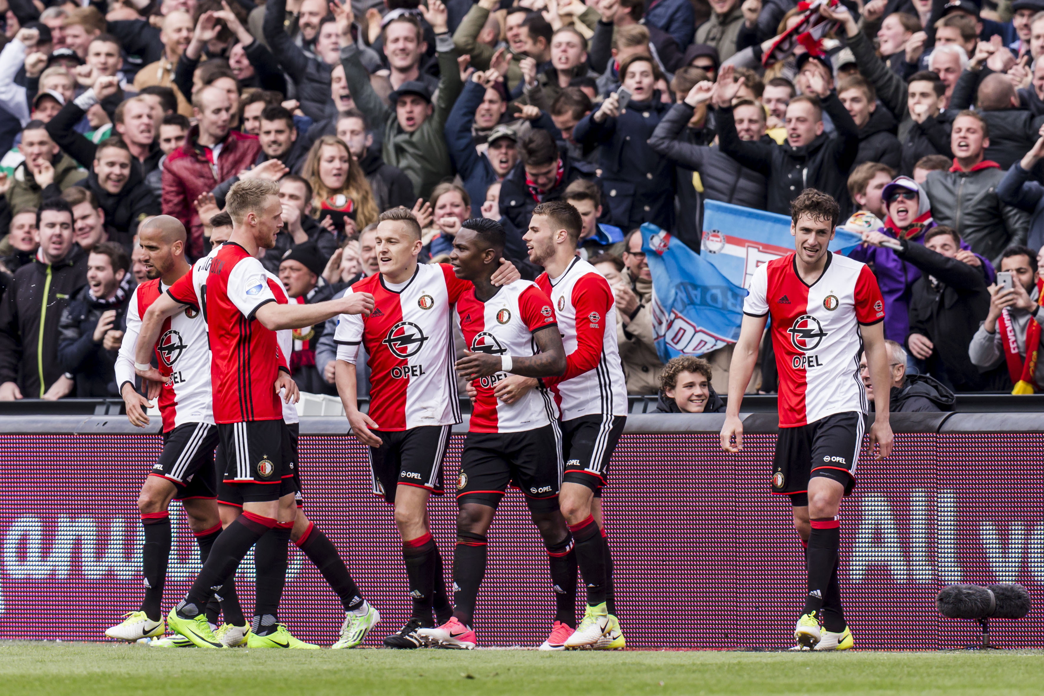 Eljero Elia, Jens Toornstra, Eric Botteghin, Karim el Ahmadi en Nicolai Jørgensen
