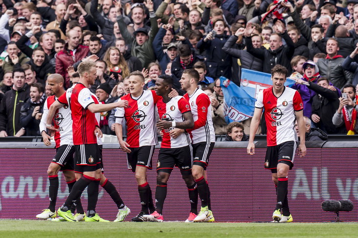 Eljero Elia, Jens Toornstra, Eric Botteghin, Karim el Ahmadi en Nicolai Jørgensen