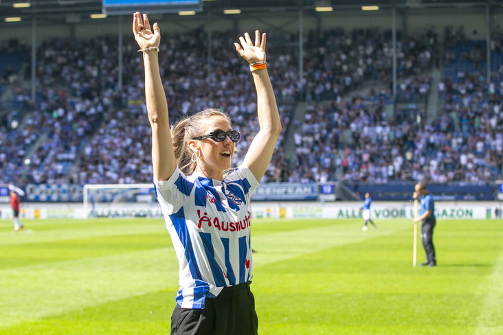 Suzanne Schulting in het Abe Lenstra Stadion