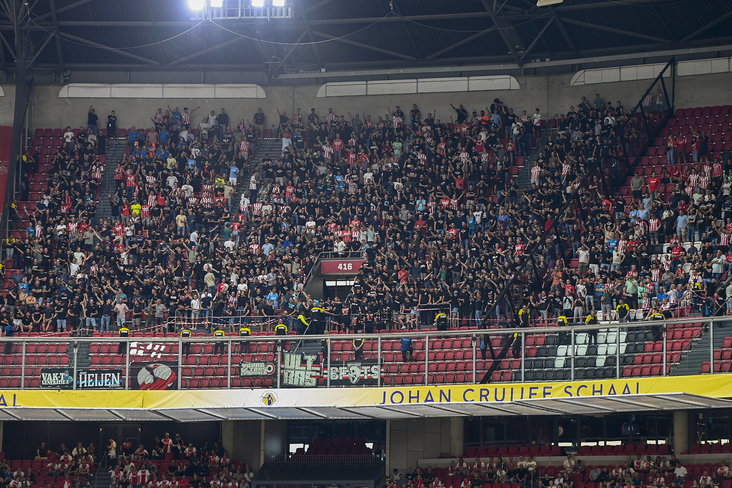 Fans van PSV in het uitvak van Ajax
