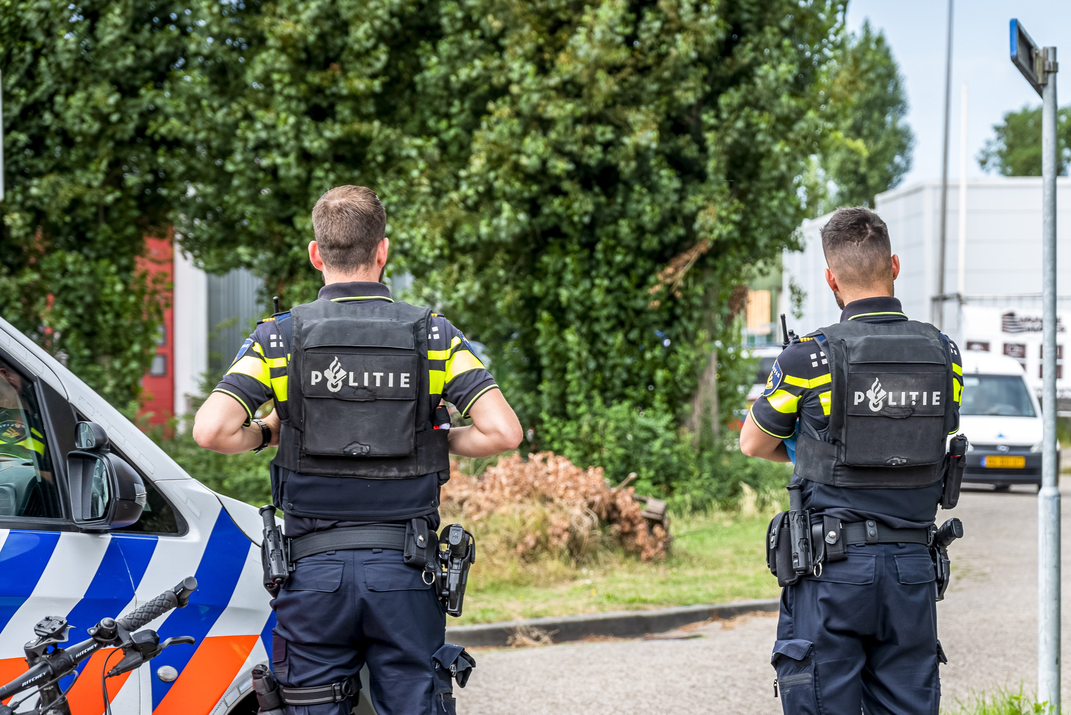 Politieagenten houden de wacht