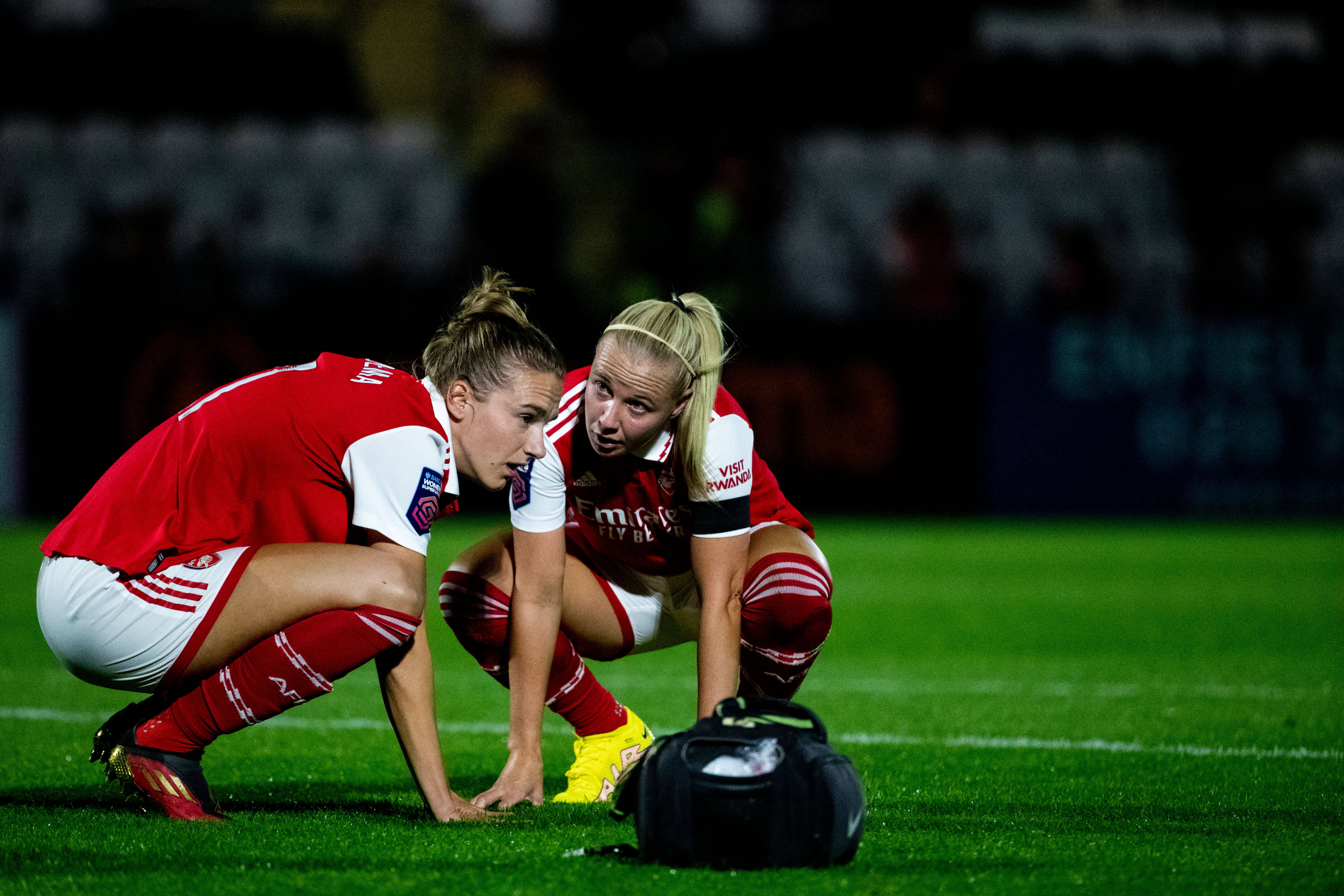 Vivianne Miedema en Beth Mead