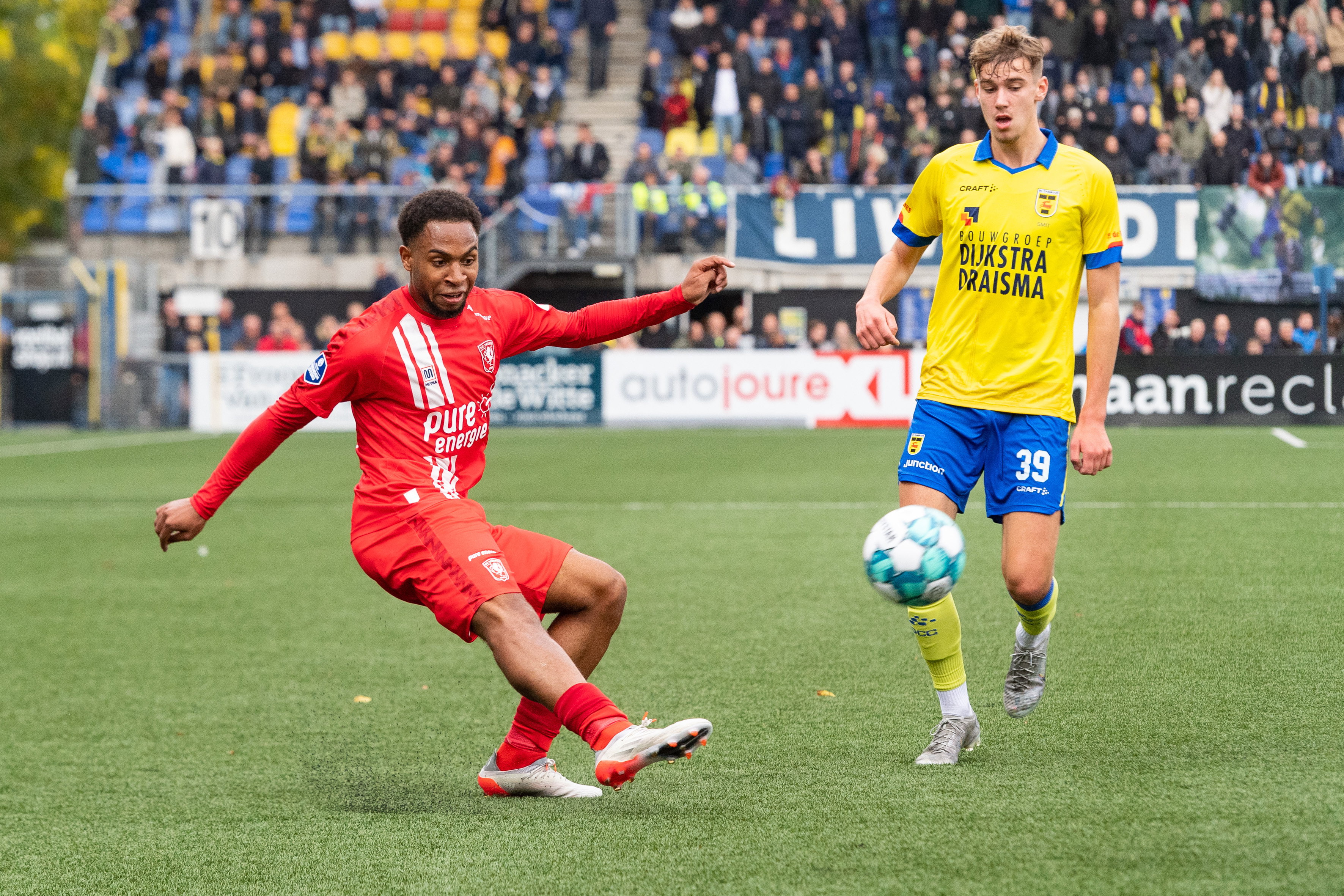 Denilho Cleonise en Milan Smit tijdens SC Cambuur - FC Twente