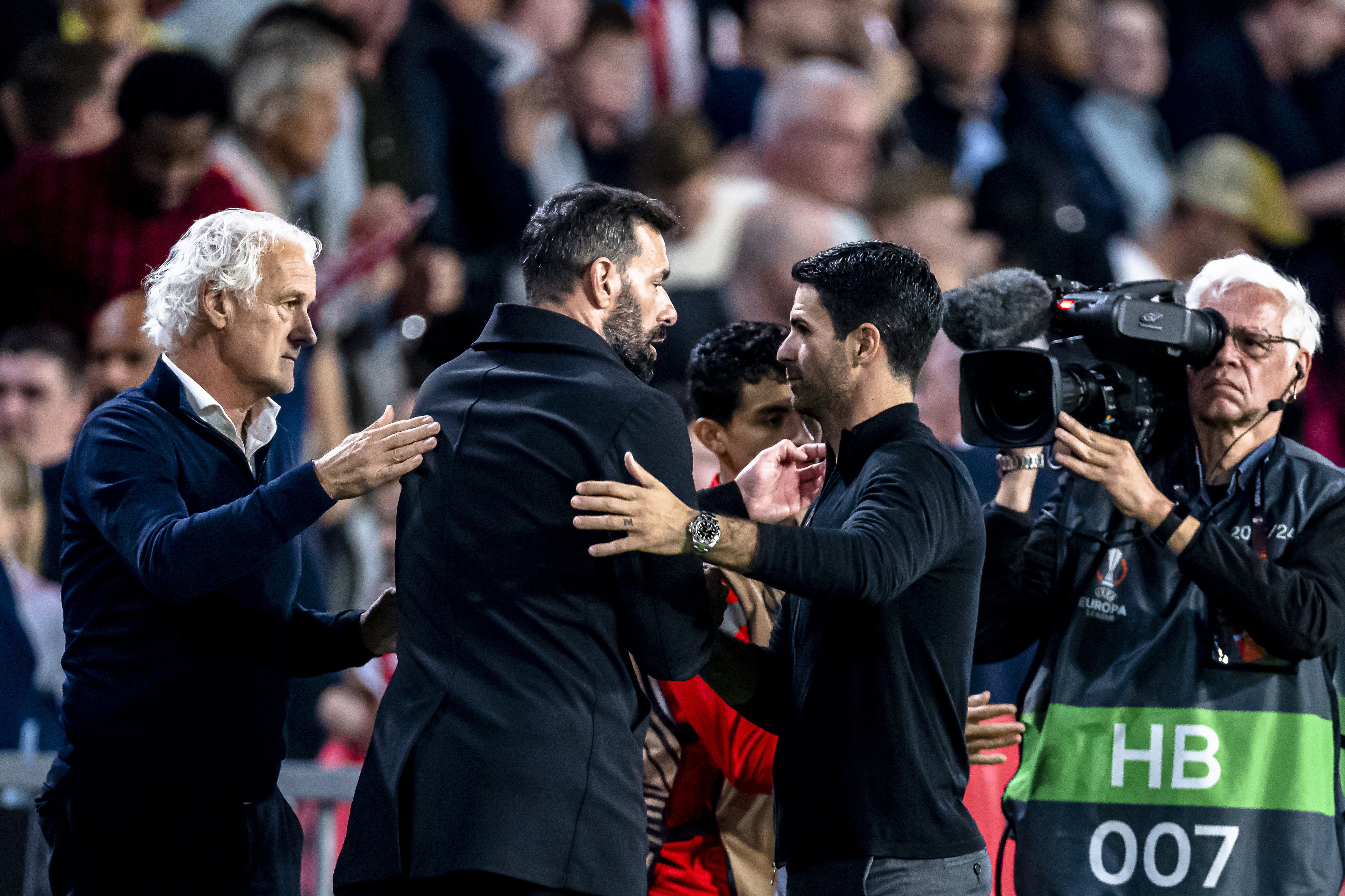 Mikel Arteta samen met Ruud van Nistelrooij en Fred Rutten