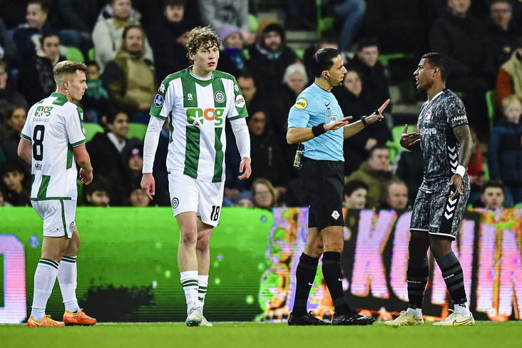 Serdar Gözübüyük bij FC Groningen - FC Emmen