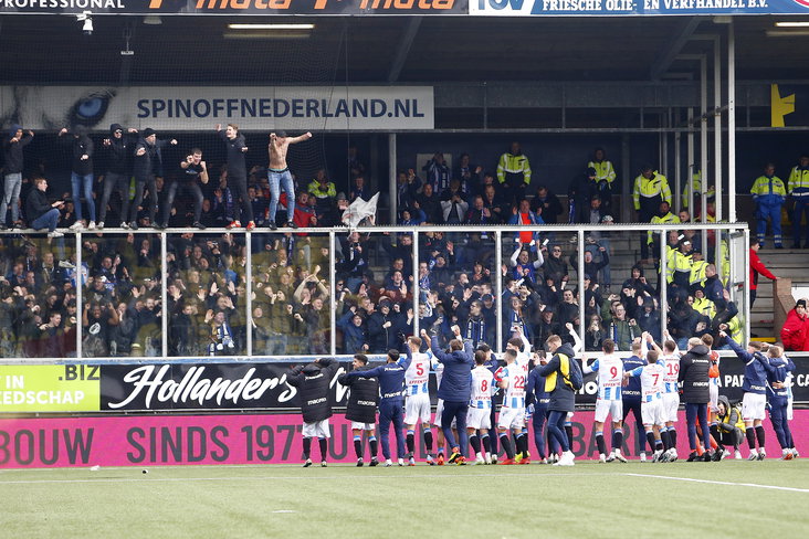 2023, SC Heerenveen-fans en spelers vieren feest
