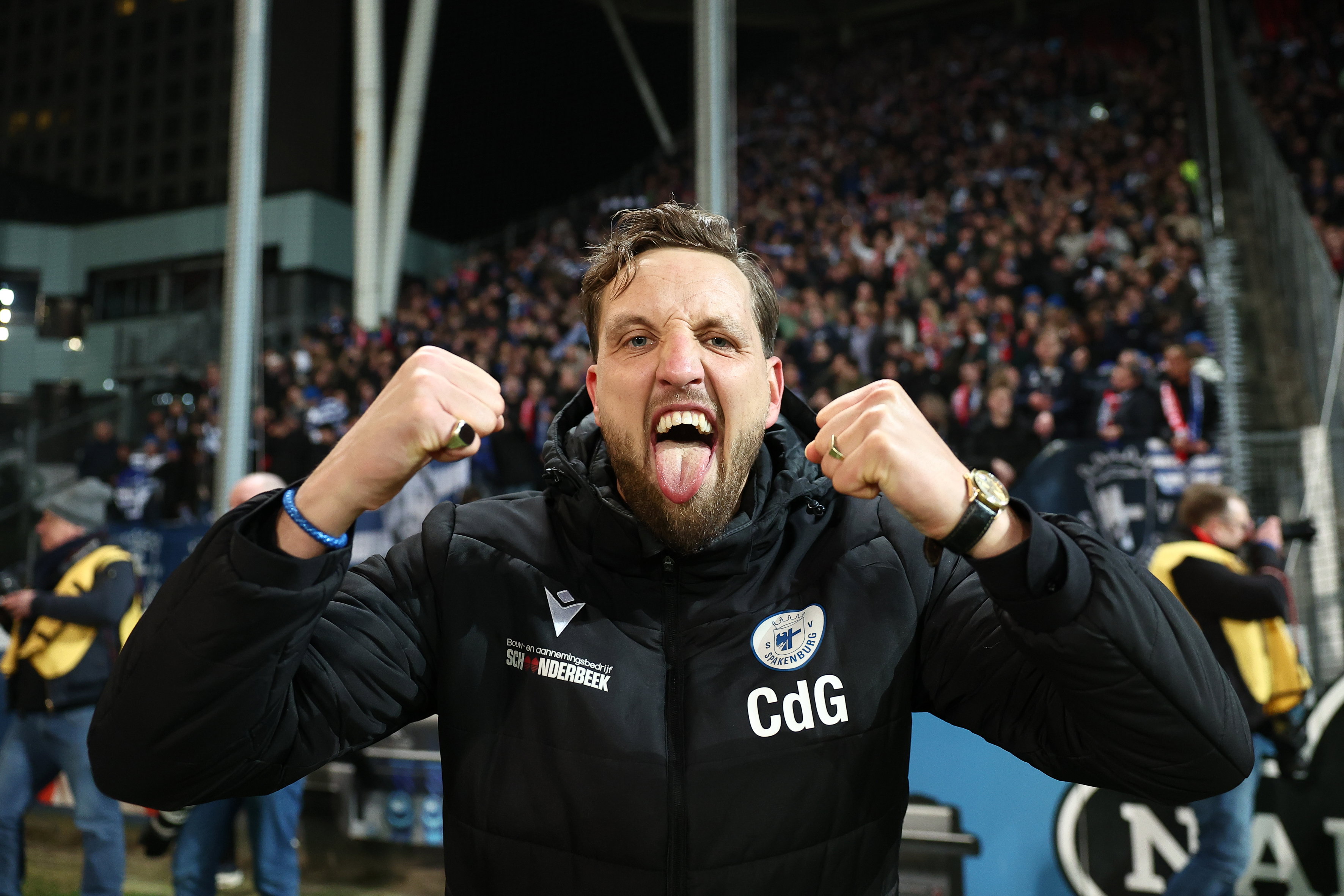 Chris de Graaf viert de bekerzege van Spakenburg op FC Utrecht