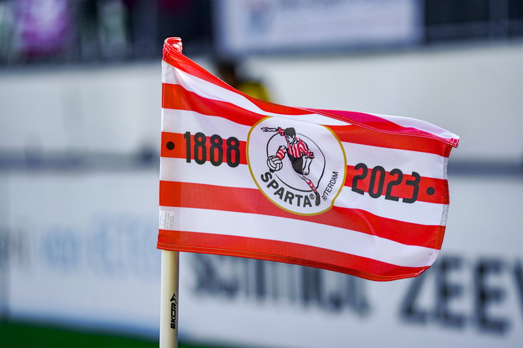 Het logo van Sparta Rotterdam op een cornervlag