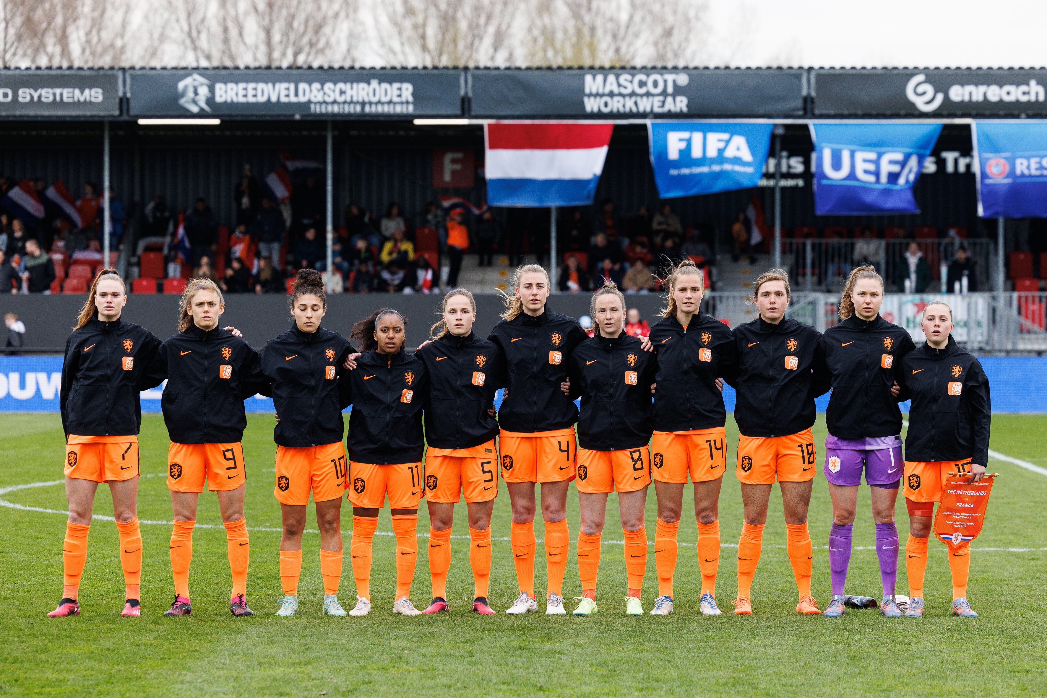 Het elftal van de Jong OranjeLeeuwinnen