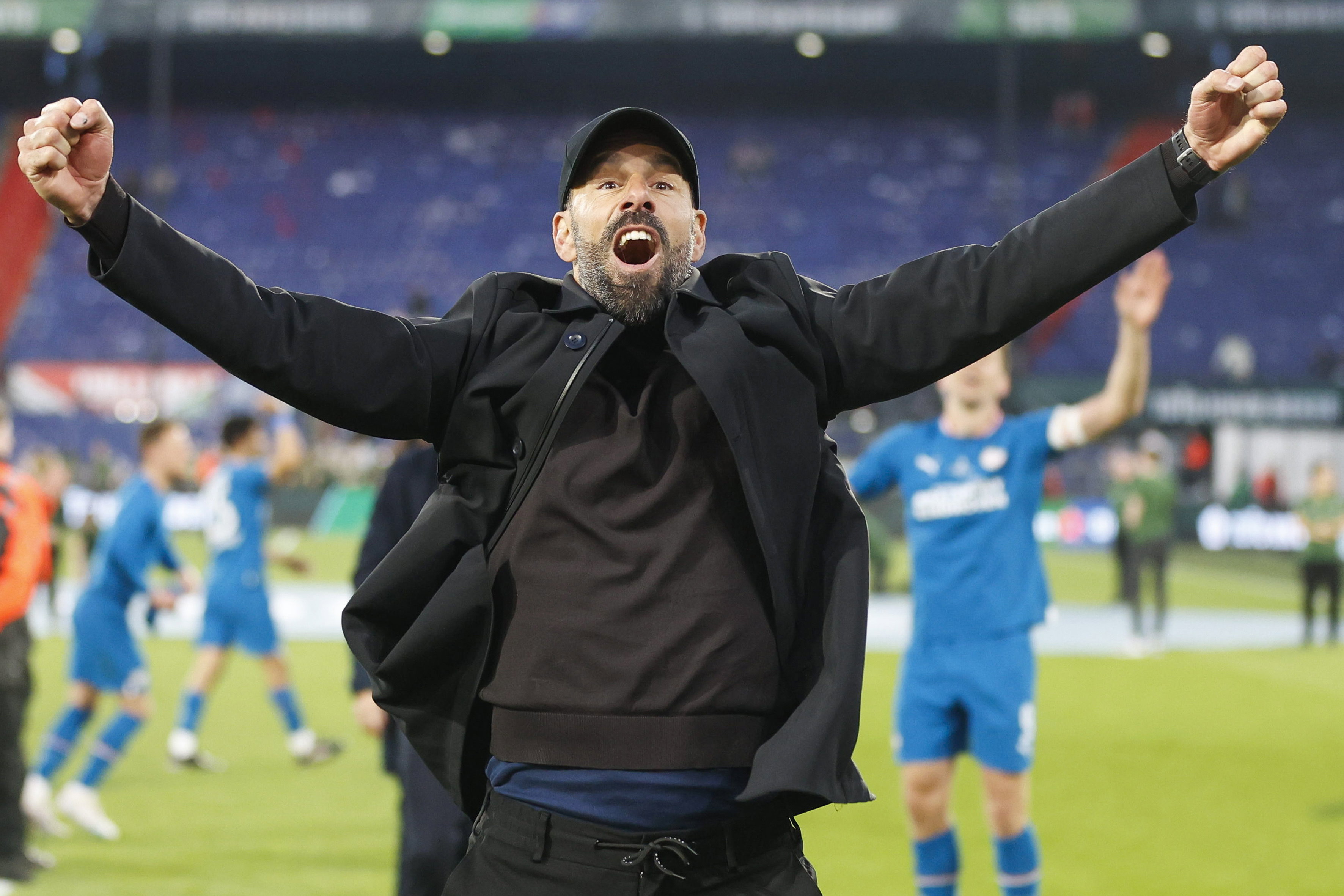 Ruud van Nistelrooy na het winnen van de beker