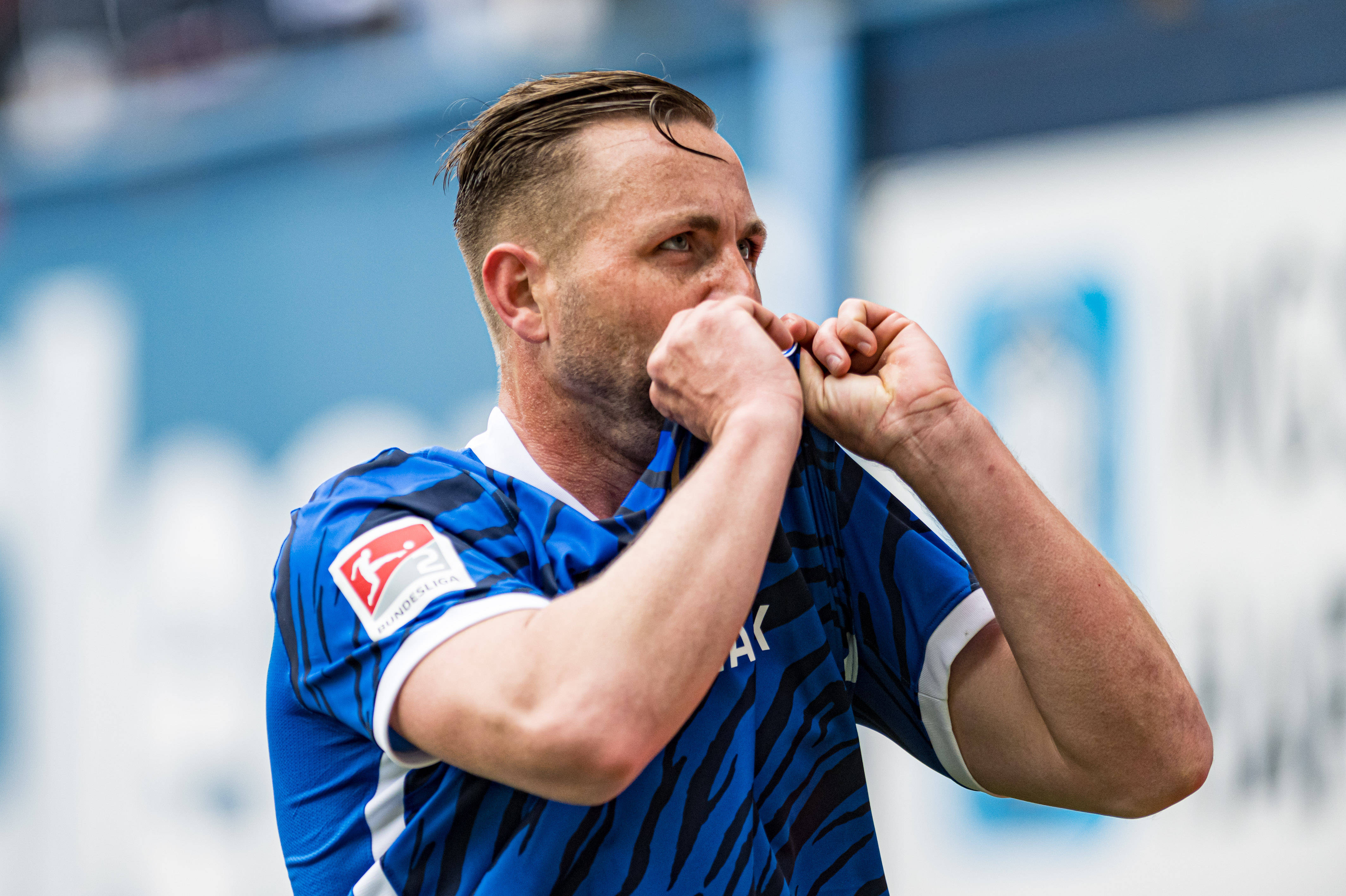 John Verhoek na een treffer voor Hansa Rostock