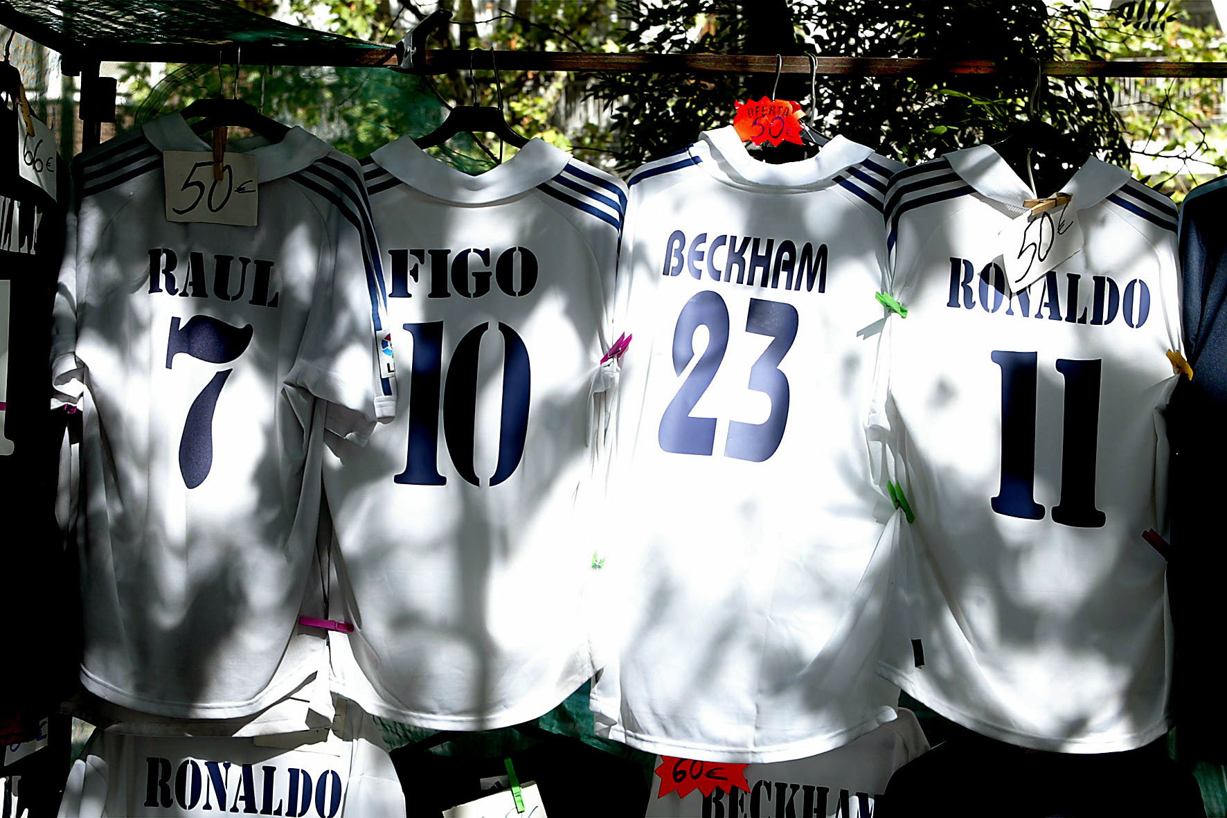 Real Madrid-shirts van Raul, Figo, Beckham en Ronaldo