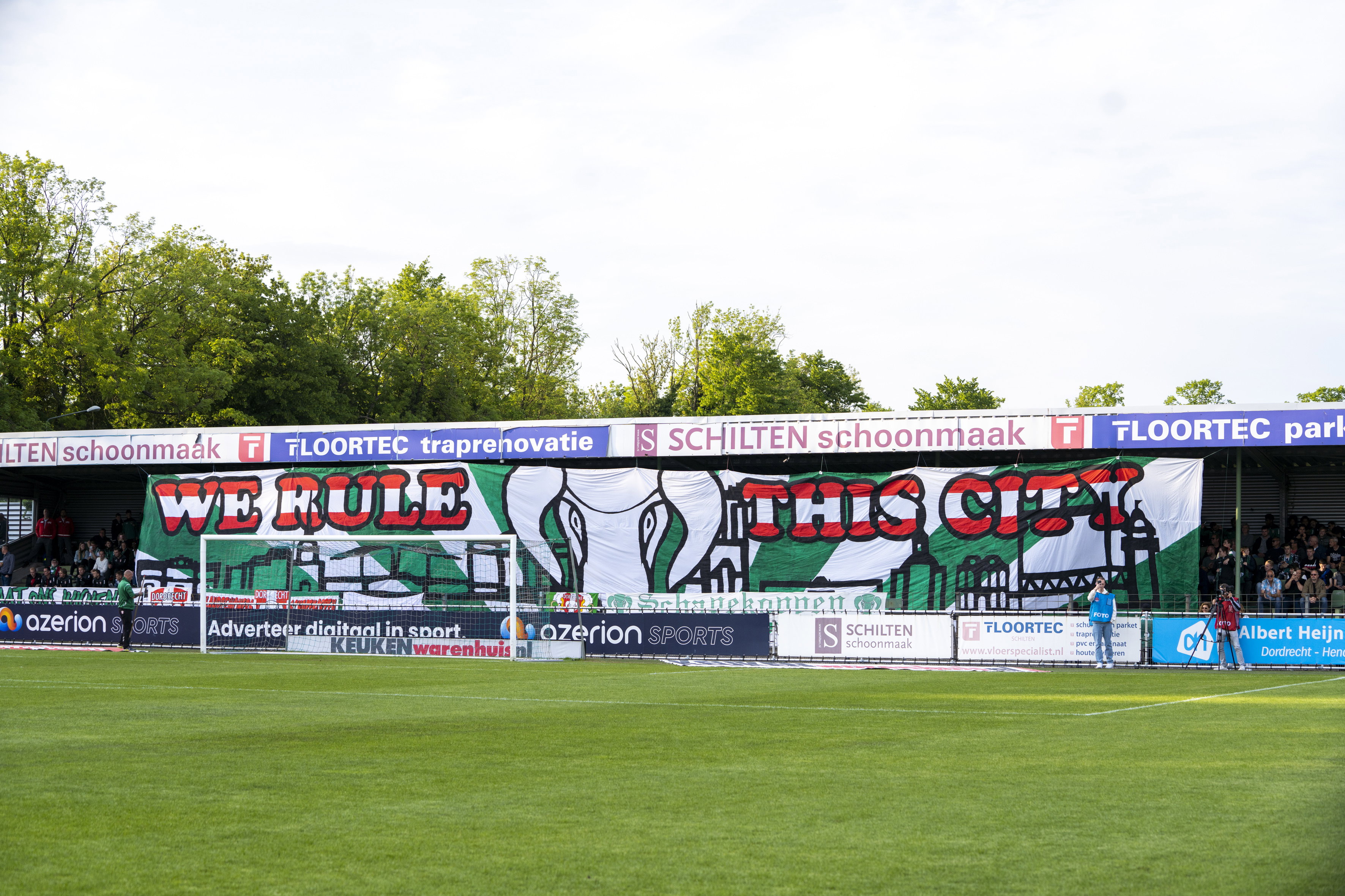 Harde kern van FC Dordrecht in het Matchoholic Stadion